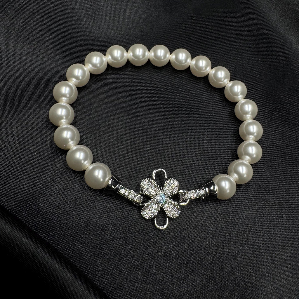 Pearl bracelet with beautiful flower clasp, Gold or silver bridal pearl bracelet, Cassic and elegant custom crystal pearl bracelet, Gift her