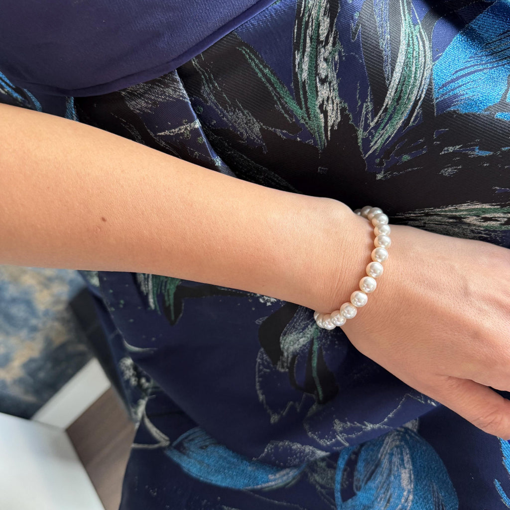 Pearl bracelet with beautiful flower clasp, Gold or silver bridal pearl bracelet, Cassic and elegant custom crystal pearl bracelet, Gift her