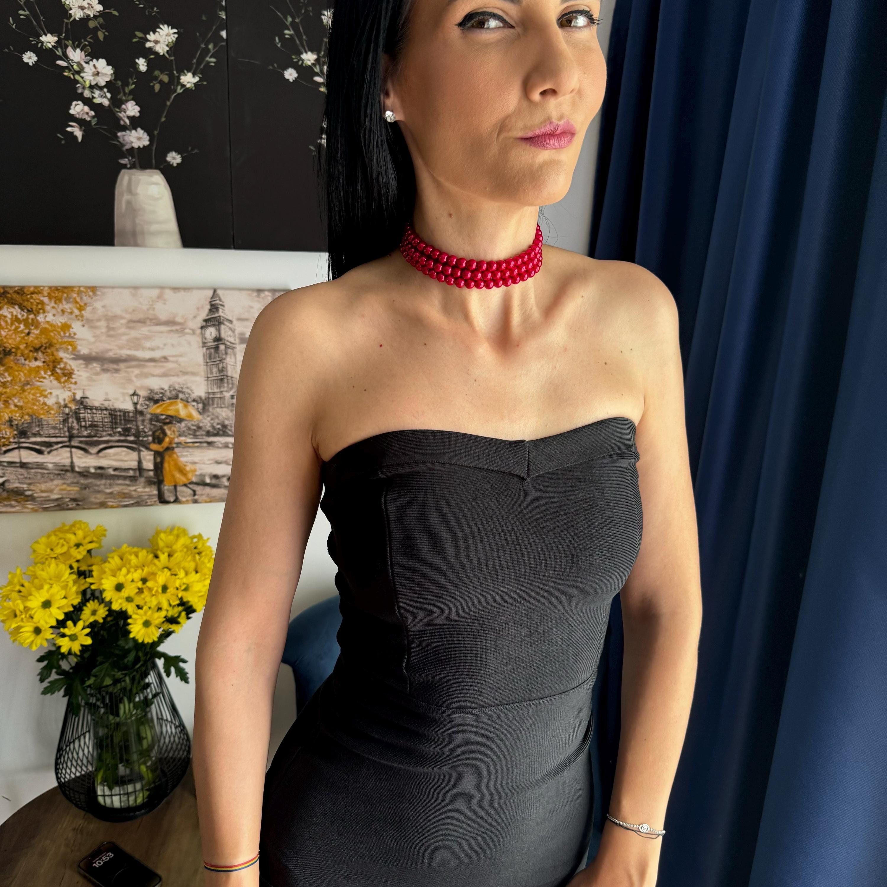 Elegant Red Pearls Layered Choker Necklace Wedding Jewelry Statement Three Strand Design Versatile Fashion Accessory Perfect Bridesmaid Gift Formal Evening Wear Everyday Elegant Option Special Occasion Piece Timeless Jewelry Collection