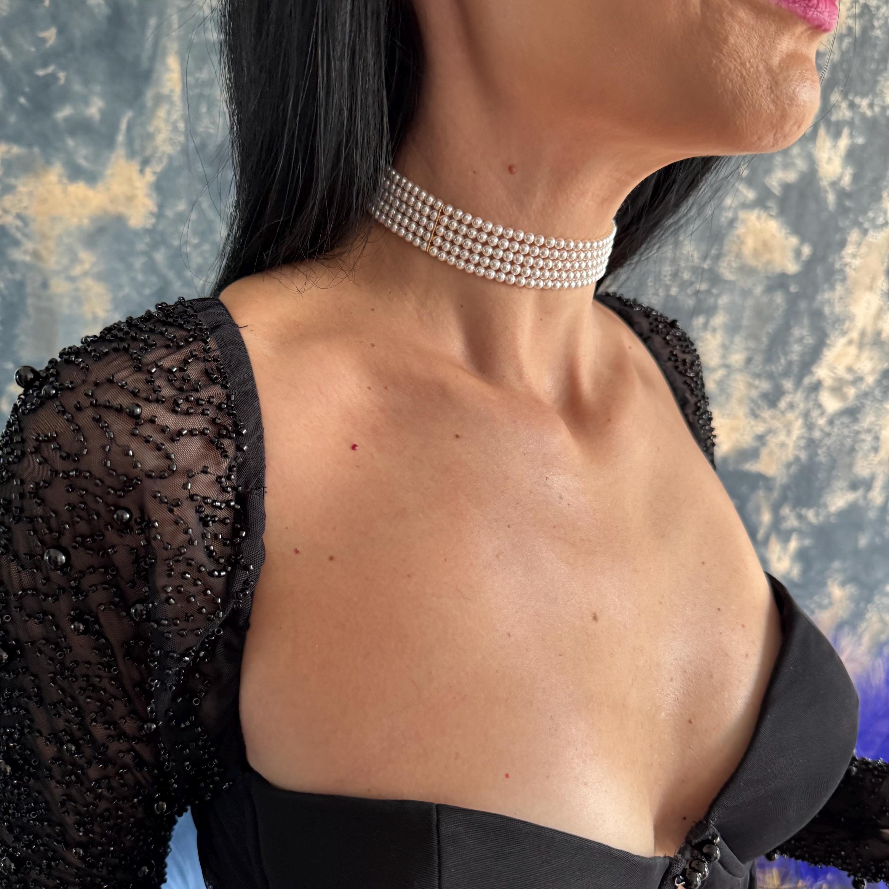 Bridal Pearl Choker Necklace Wedding Jewelry Elegant White Multi Strand Layered Minimalist Design Crystal Pearls Luminous Dainty Accessory Formal Event Special Occasion Wedding Day Versatile Piece Neckline Accent Adjustable Length Refined
