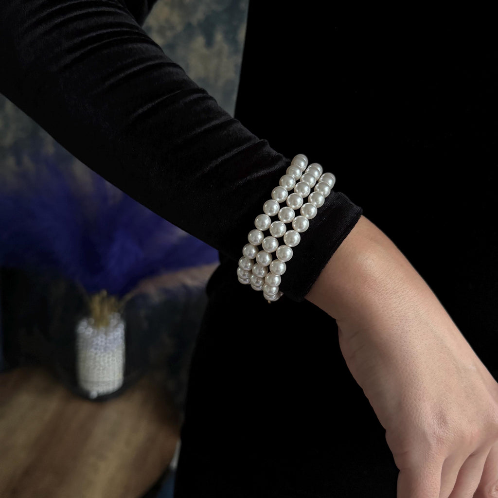 Vintage Style Bracelet Layered Pearl Design Wedding Accessory Bridal Jewelry Statement Piece Elegant Appearance Three Strand Pearl Bracelet Crystal Pearl Collection Formal Event Essential Timeless Classic Look Multi Layer Design Special