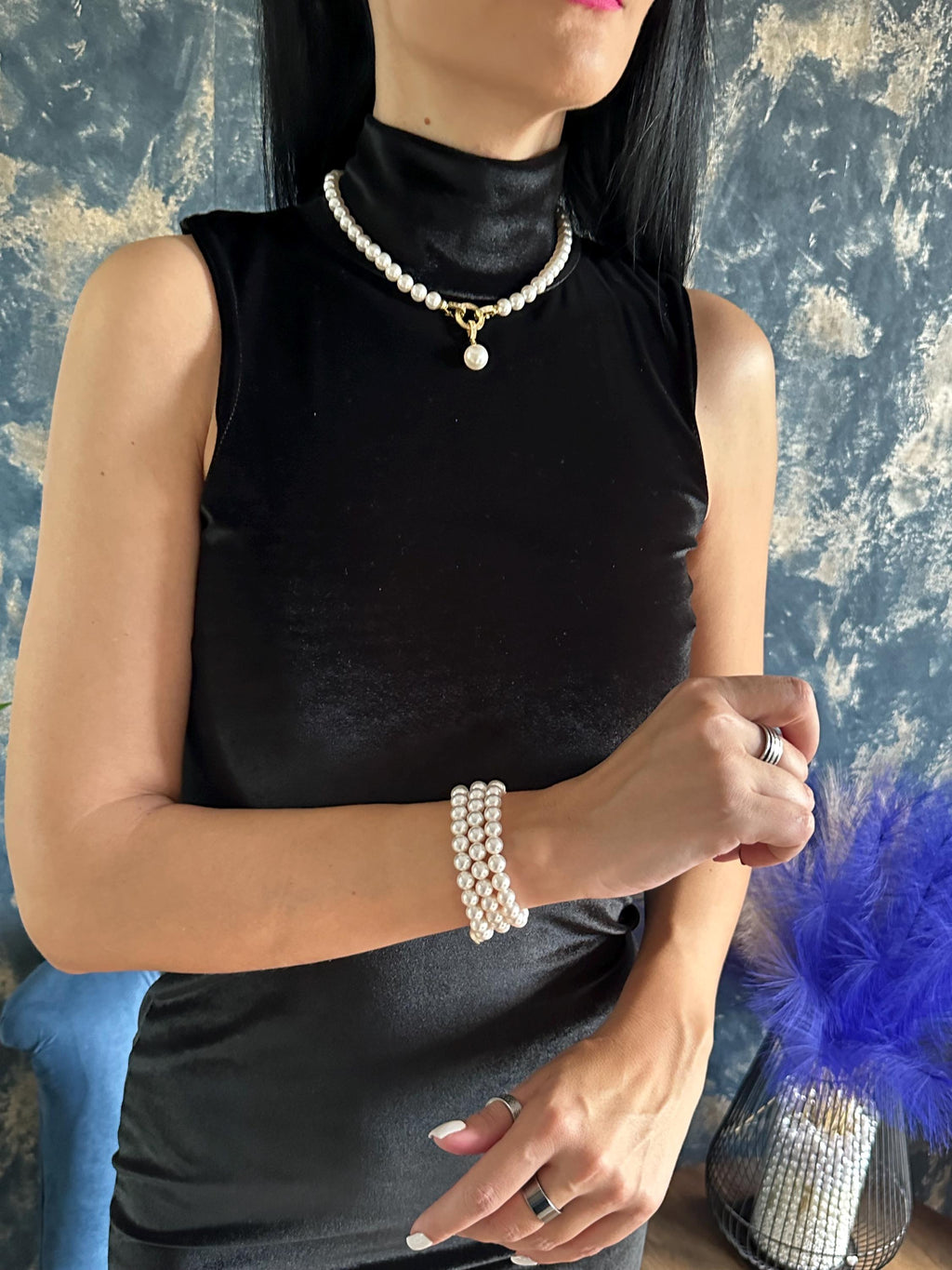 Vintage Style Bracelet Layered Pearl Design Wedding Accessory Bridal Jewelry Statement Piece Elegant Appearance Three Strand Pearl Bracelet Crystal Pearl Collection Formal Event Essential Timeless Classic Look Multi Layer Design Special