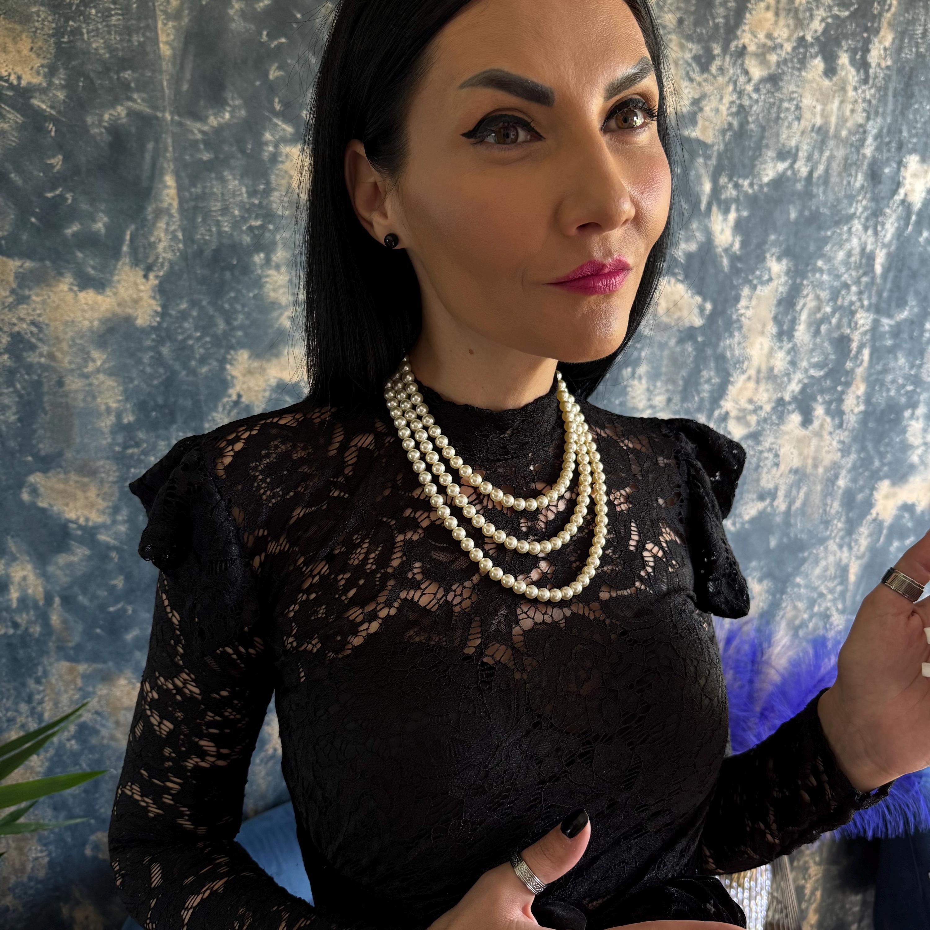 Triple Strand Pearl Necklace Vintage Style Accessory Jewelry Classic Multi Layer Cascade Design Elegant Costume Jewellery Formal Wear 1920