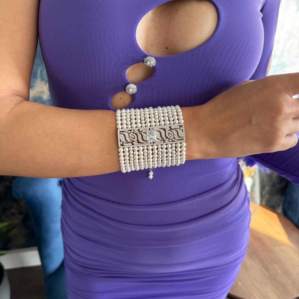 Layered Wide Pearl Cuff Bracelet for Wedding Baroque Statement Bridal Jewelry Vintage Victorian Wite Pearl Bracelet Gift Multi Strand Cuff