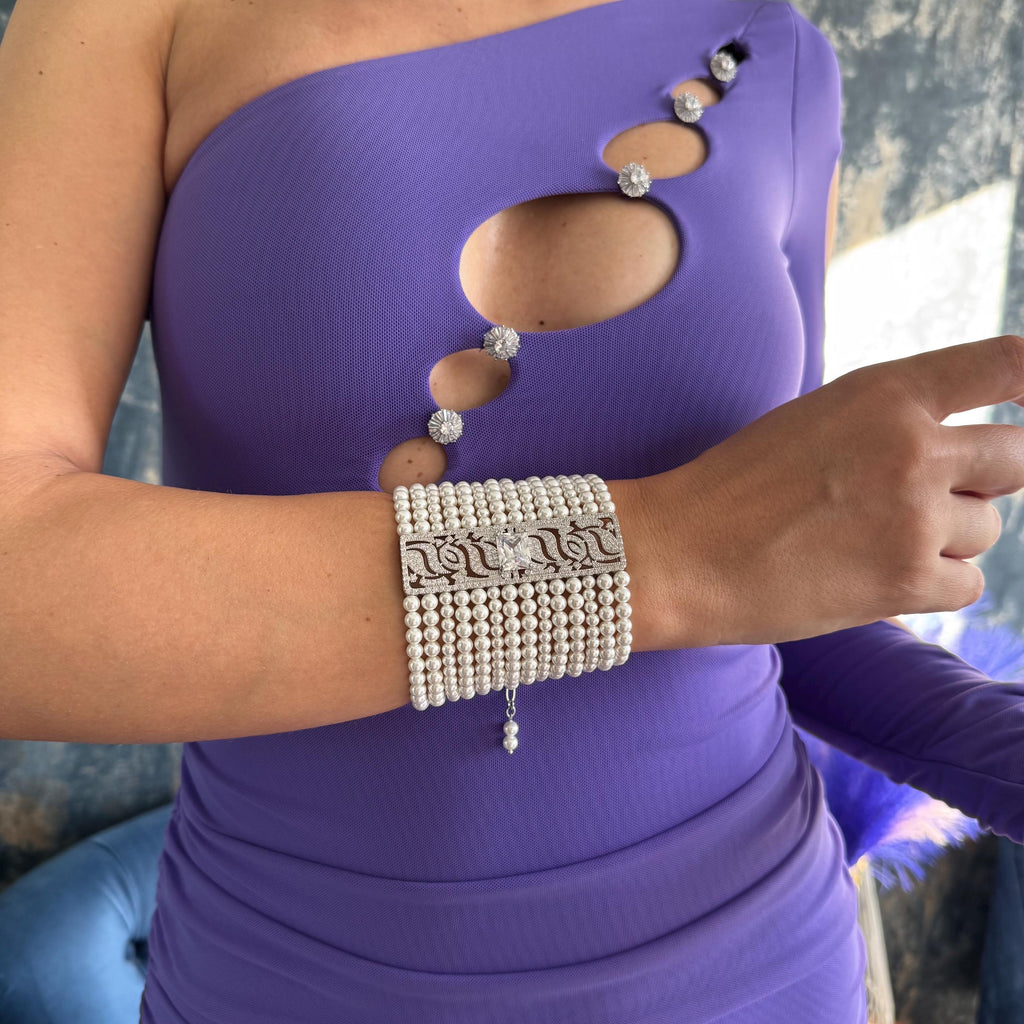 Layered Wide Pearl Cuff Bracelet for Wedding Baroque Statement Bridal Jewelry Vintage Victorian Wite Pearl Bracelet Gift Multi Strand Cuff