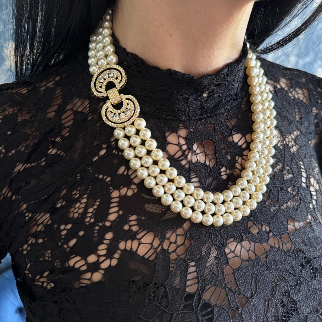 Triple Strand Pearl Necklace Vintage Layered Design Wedding Jewelry Statement Piece Elegant Style Ivory Crystal Beads Rhinestone Clasp Gold Embellished Finish Formal Event Accessory Luxury Gift Idea Special Occasion Wear Classic Timeless