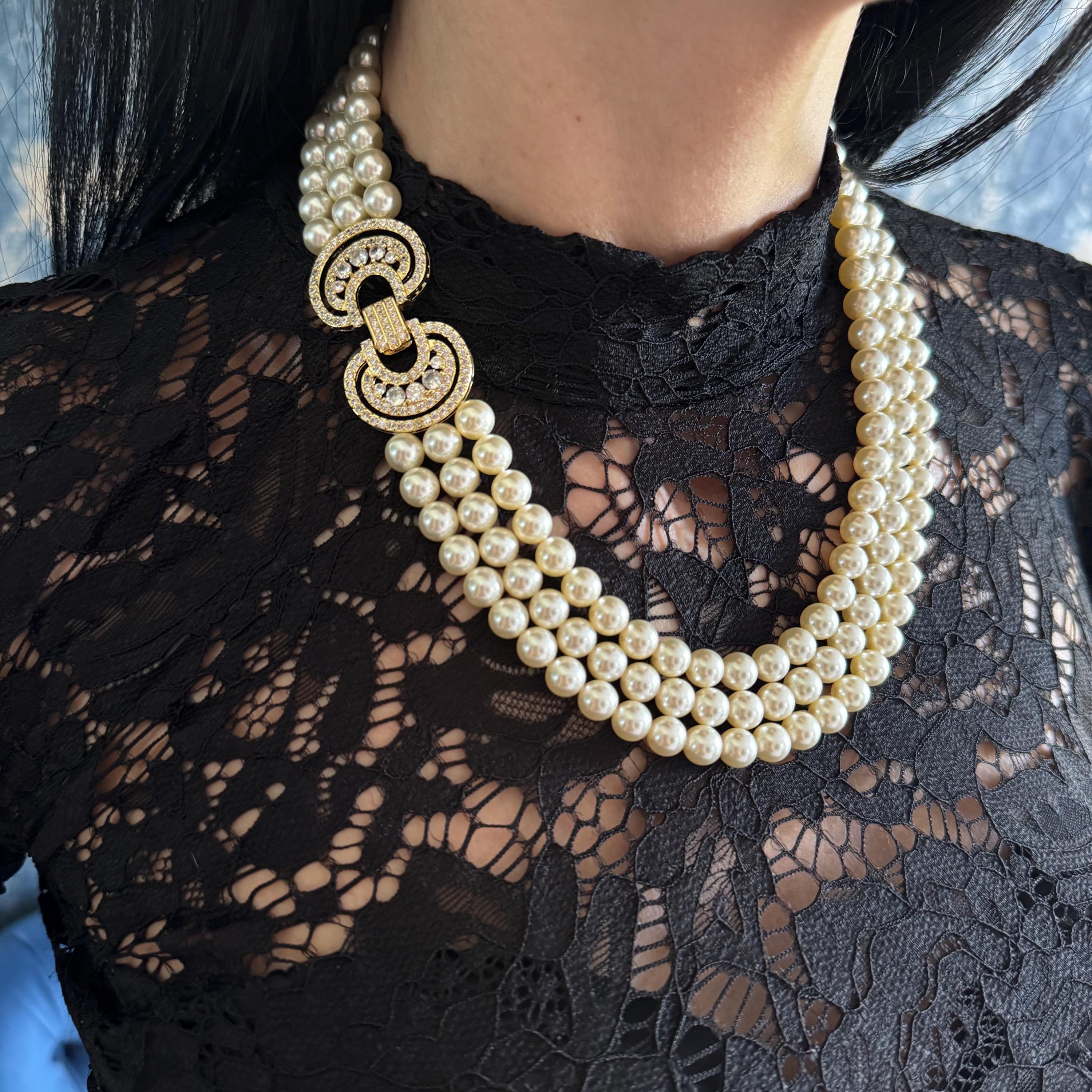 Triple Strand Pearl Necklace Vintage Layered Design Wedding Jewelry Statement Piece Elegant Style Ivory Crystal Beads Rhinestone Clasp Gold Embellished Finish Formal Event Accessory Luxury Gift Idea Special Occasion Wear Classic Timeless