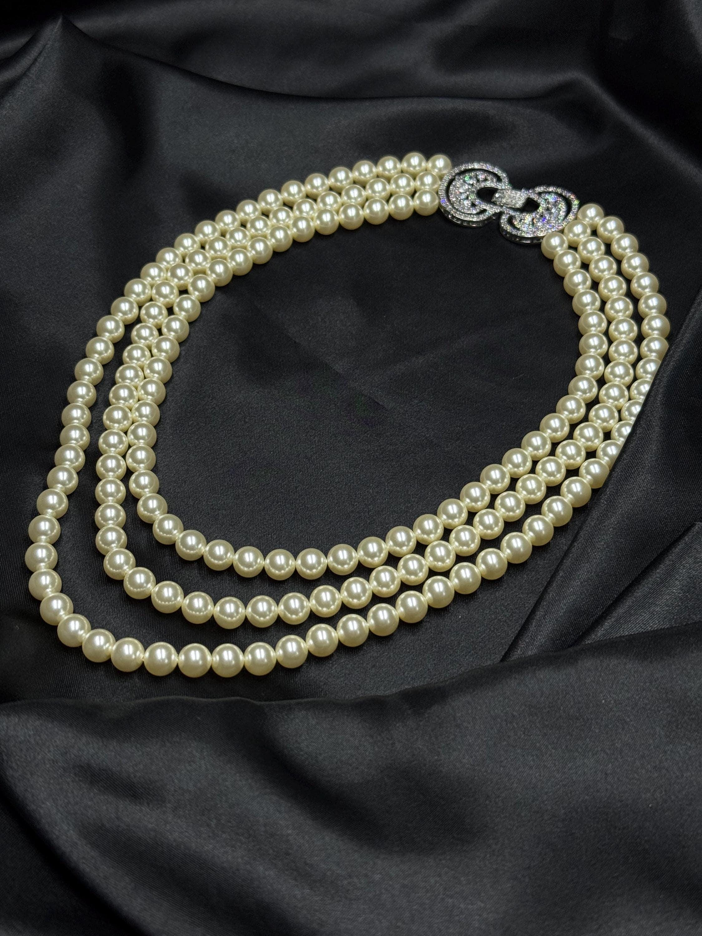 Triple Strand Pearl Necklace Vintage Style Accessory Jewelry Classic Multi Layer Cascade Design Elegant Costume Jewellery Formal Wear 1920