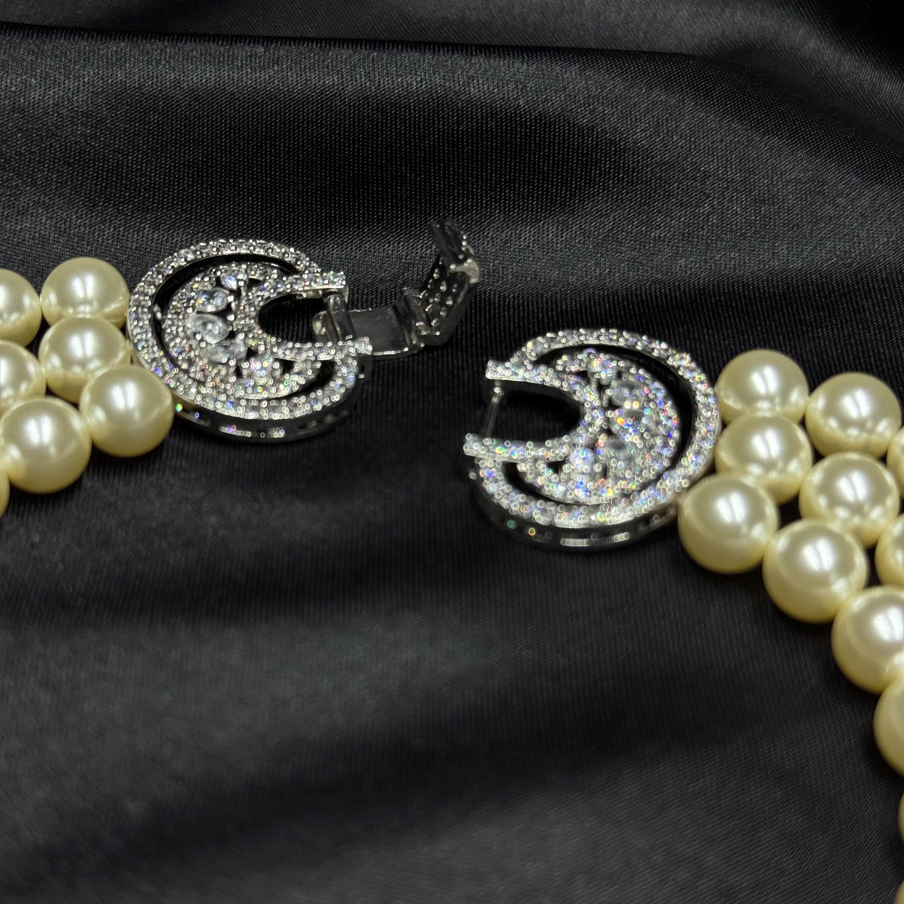 Triple Strand Pearl Necklace Vintage Style Accessory Jewelry Classic Multi Layer Cascade Design Elegant Costume Jewellery Formal Wear 1920