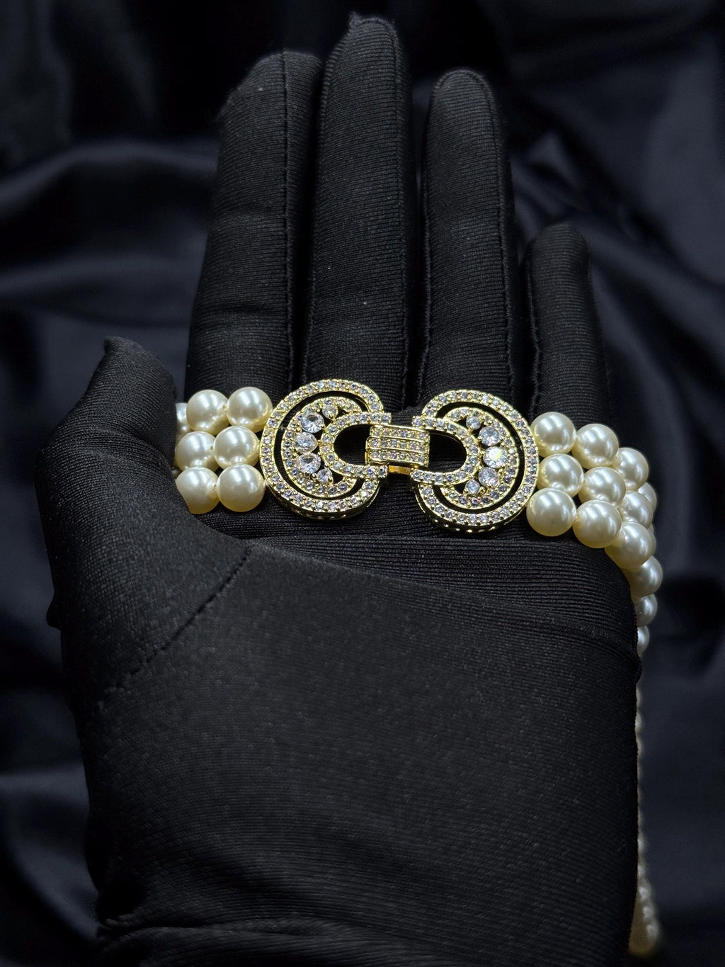 Triple Strand Pearl Necklace Vintage Style Accessory Jewelry Classic Multi Layer Cascade Design Elegant Costume Jewellery Formal Wear 1920