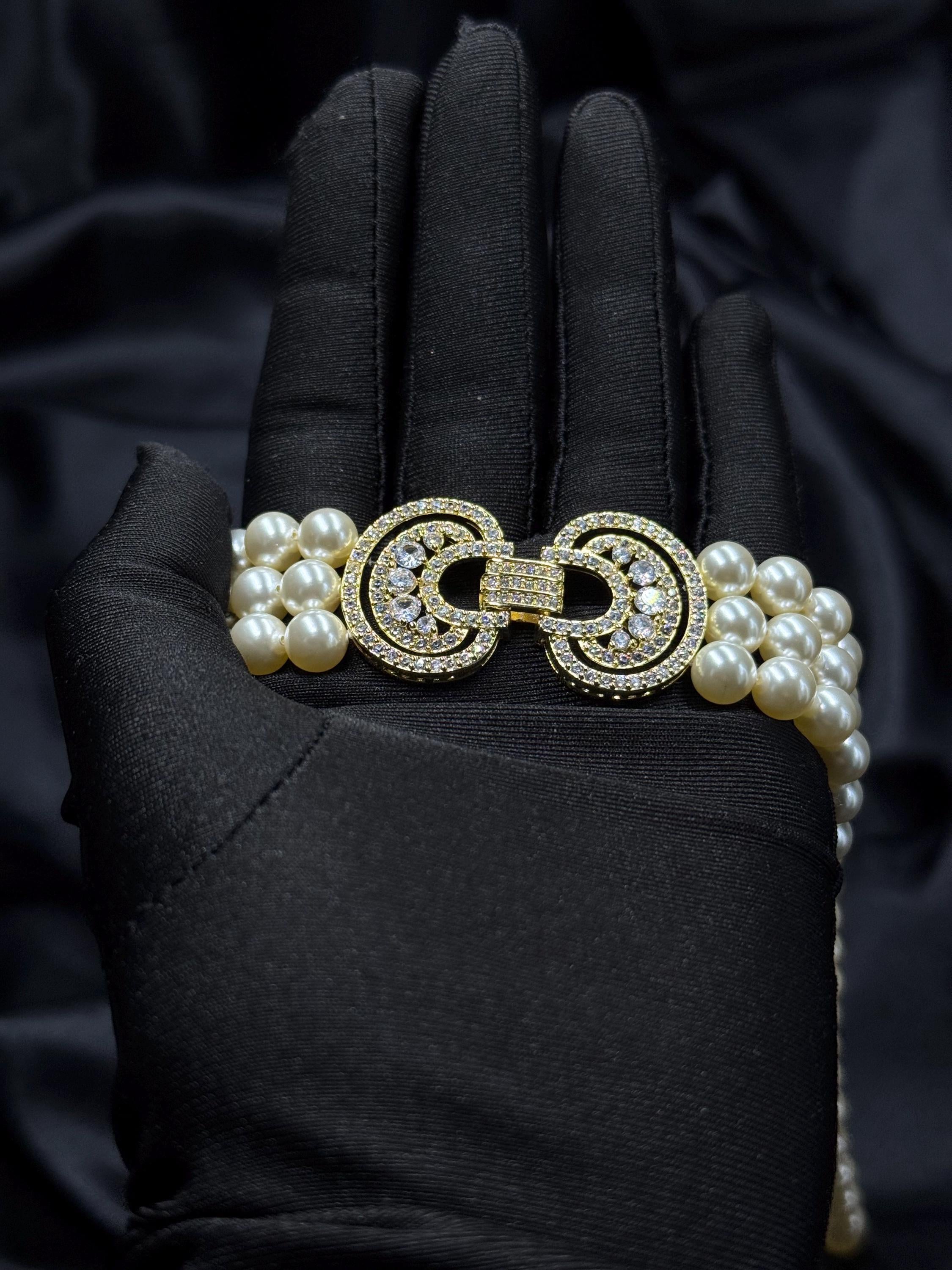 Triple Strand Pearl Necklace Vintage Style Accessory Jewelry Classic Multi Layer Cascade Design Elegant Costume Jewellery Formal Wear 1920