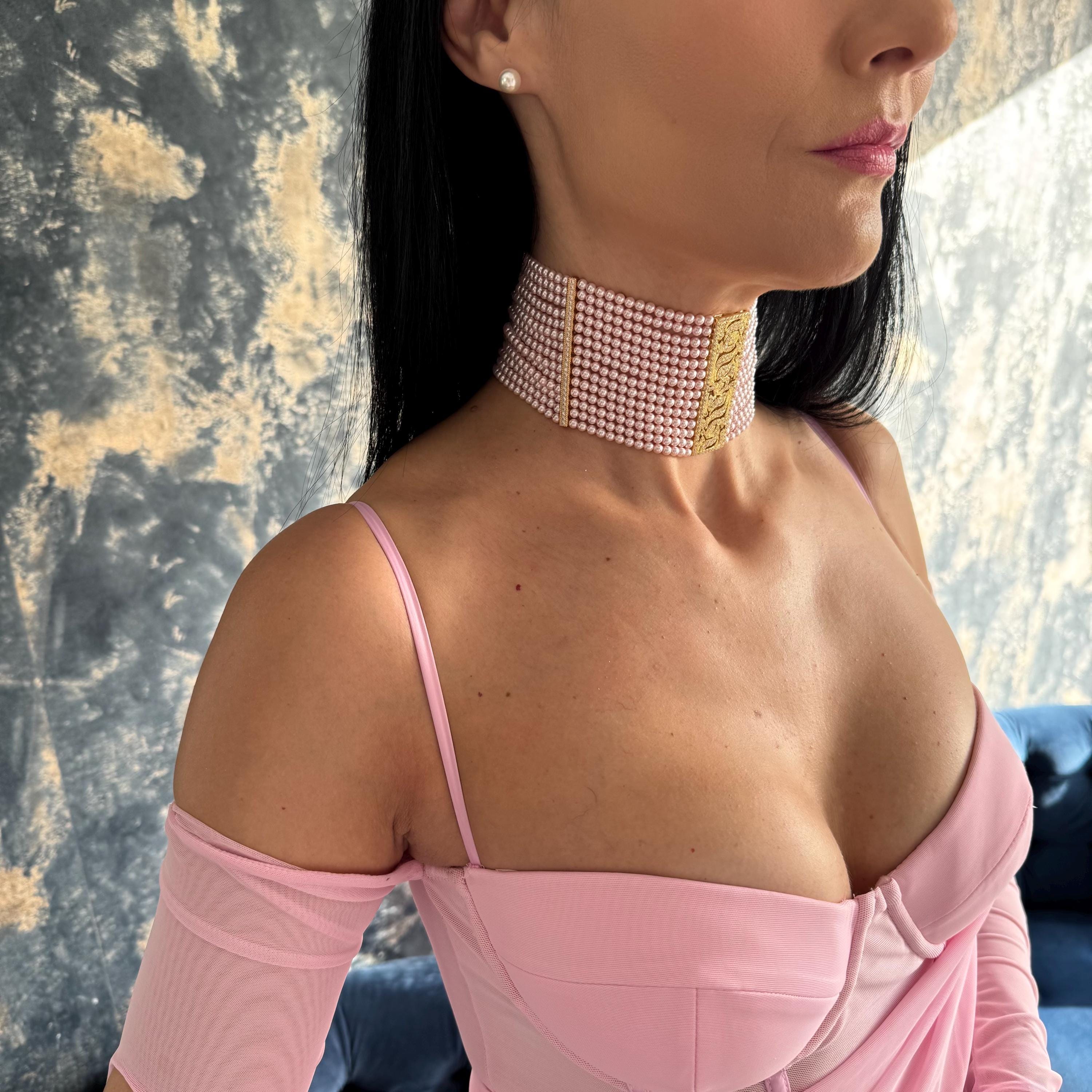 Pink Pearl Choker Wedding Accessory Bridal Necklace Design Statement Piece Gold Crystal Accents Formal Occasion Jewelry Elegant Style Perfect Match Wedding Gown Special Day Jewelry Luxury Gift Idea Adjustable Length Comfort Fit Gold Plated