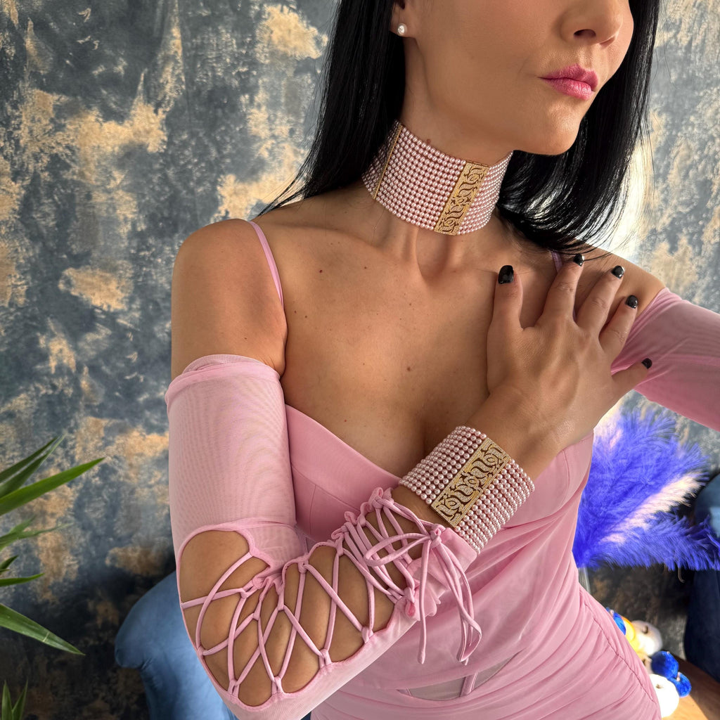 Statement Jewelry Design Pink Pearl Choker Necklace Elegant Gold Accents Crystal Details Luxury Piece Formal Occasion Accessory Special Event Necklace Wedding Party Jewelry Perfect Bridal Collection Adjustable Length Options Custom Fit