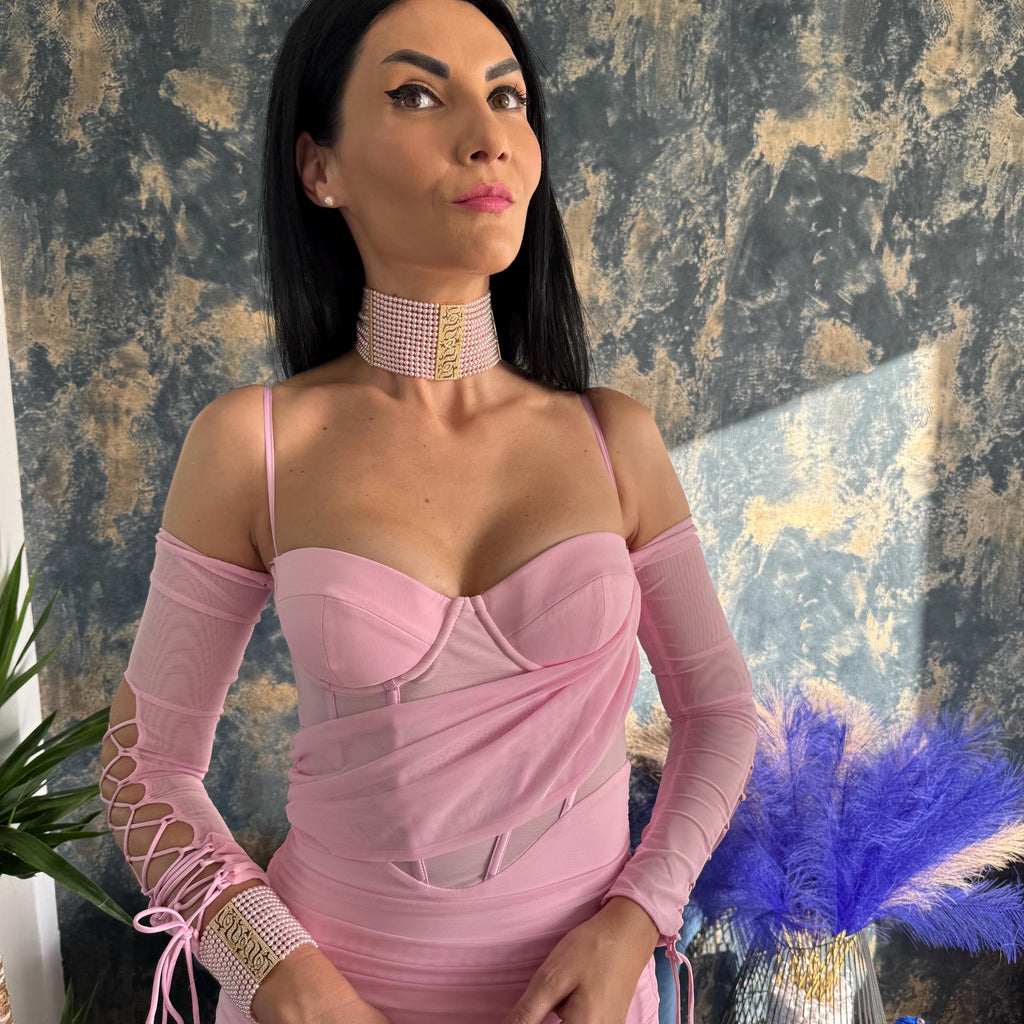 Pink Pearl Choker Wedding Accessory Bridal Necklace Design Statement Piece Gold Crystal Accents Formal Occasion Jewelry Elegant Style Perfect Match Wedding Gown Special Day Jewelry Luxury Gift Idea Adjustable Length Comfort Fit Gold Plated