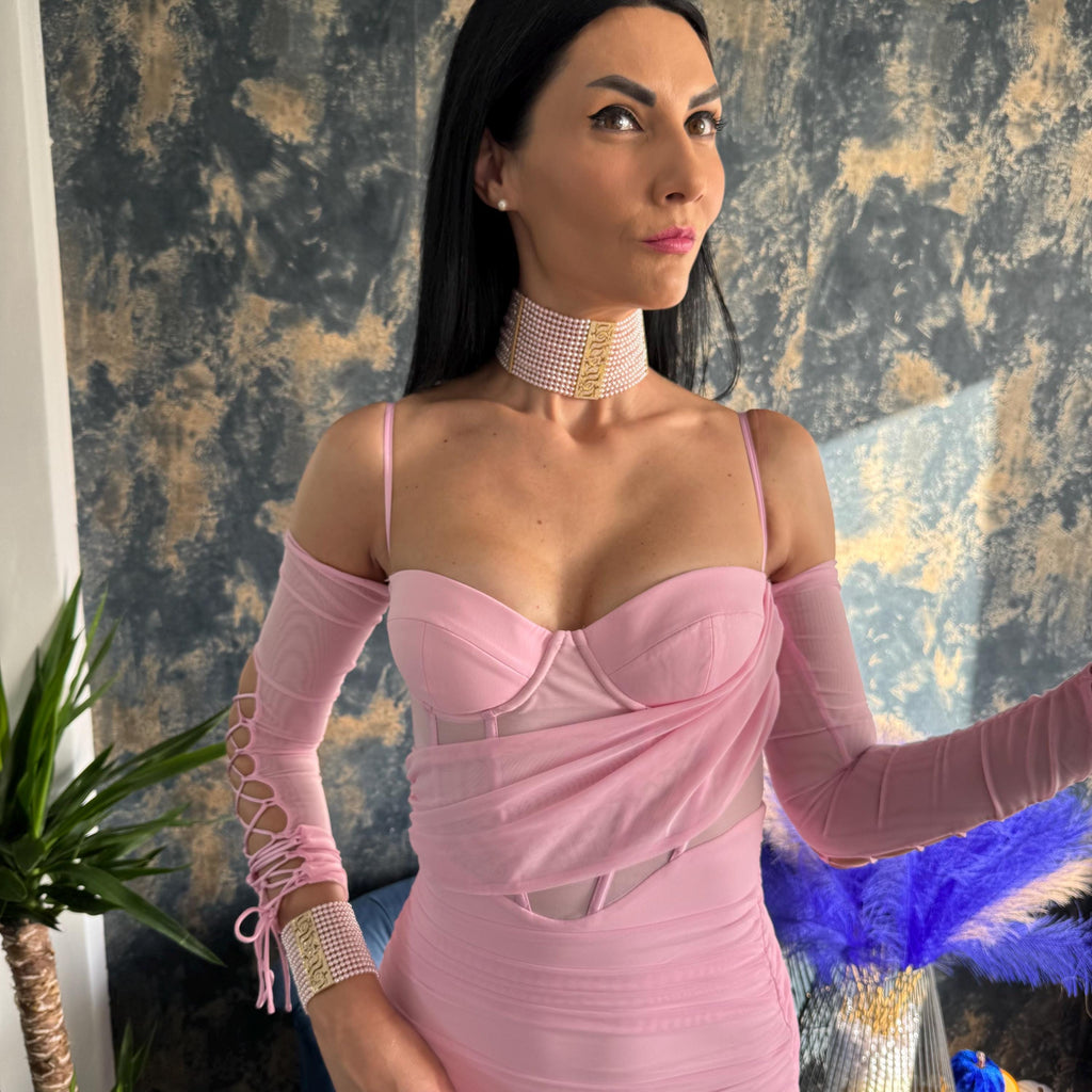 Statement Jewelry Design Pink Pearl Choker Necklace Elegant Gold Accents Crystal Details Luxury Piece Formal Occasion Accessory Special Event Necklace Wedding Party Jewelry Perfect Bridal Collection Adjustable Length Options Custom Fit