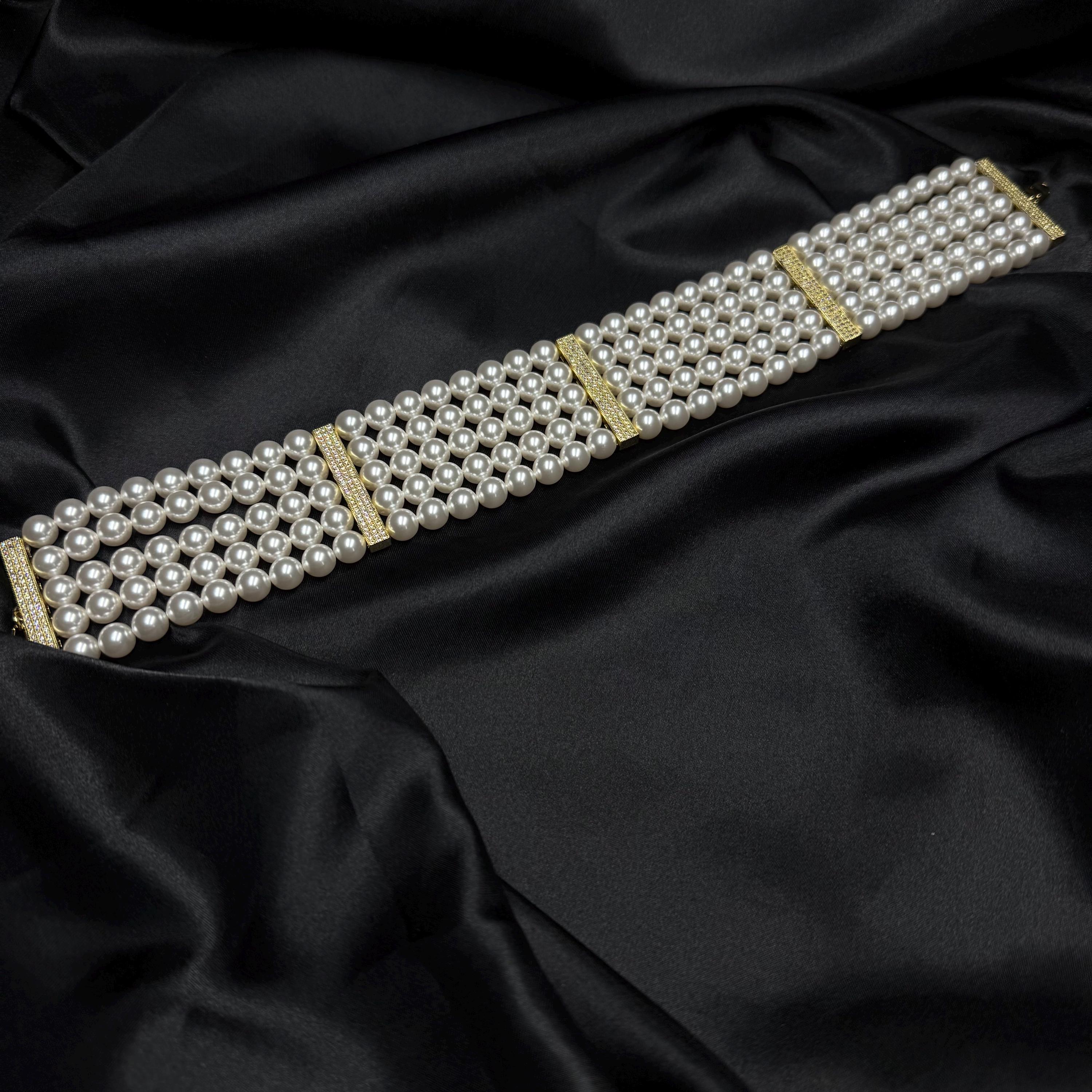 Layered Pearl Choker Necklace Statement Jewelry Wedding Accessory Vimtage Style Luxury Bridal Pearls Gold Metal Shiny Chunky Style Formal