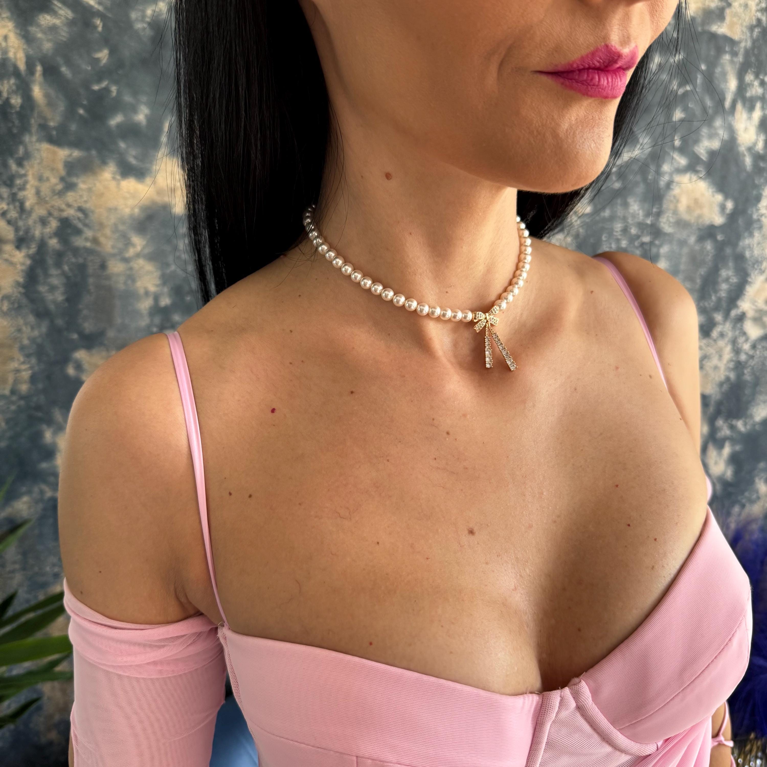 Pearl Bow Necklace Luxury Gift Box Perfect Wife Present Elegant Jewelry Design Crystal Pearl Choker Rhinestone Charm Detail Adjustable Length Chain Gold Silver Options Red Velvet Packaging Holiday Anniversary Gift Special Occasion Jewelry