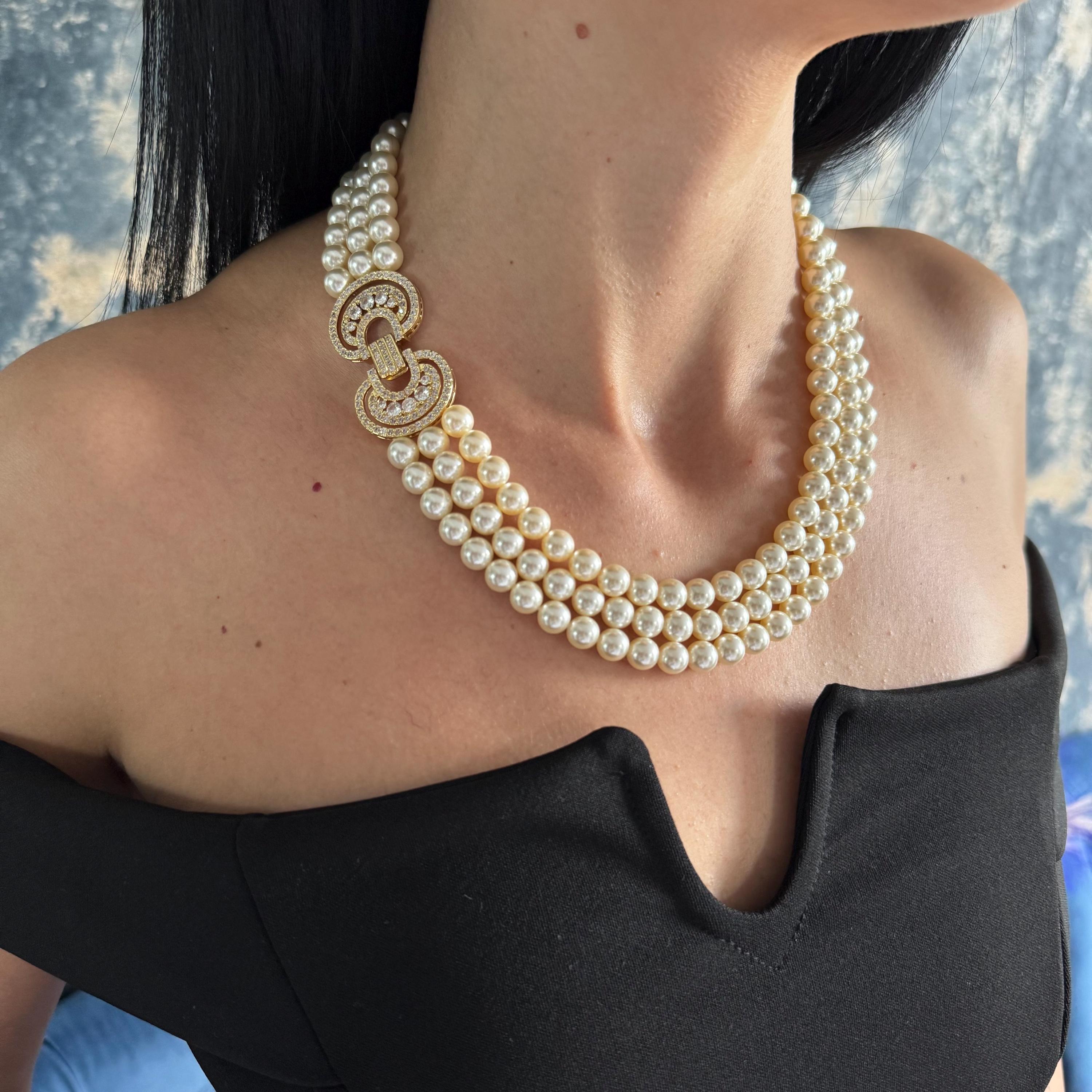 Triple Strand Pearl Necklace Vintage Layered Design Wedding Jewelry Statement Piece Elegant Style Ivory Crystal Beads Rhinestone Clasp Gold Embellished Finish Formal Event Accessory Luxury Gift Idea Special Occasion Wear Classic Timeless