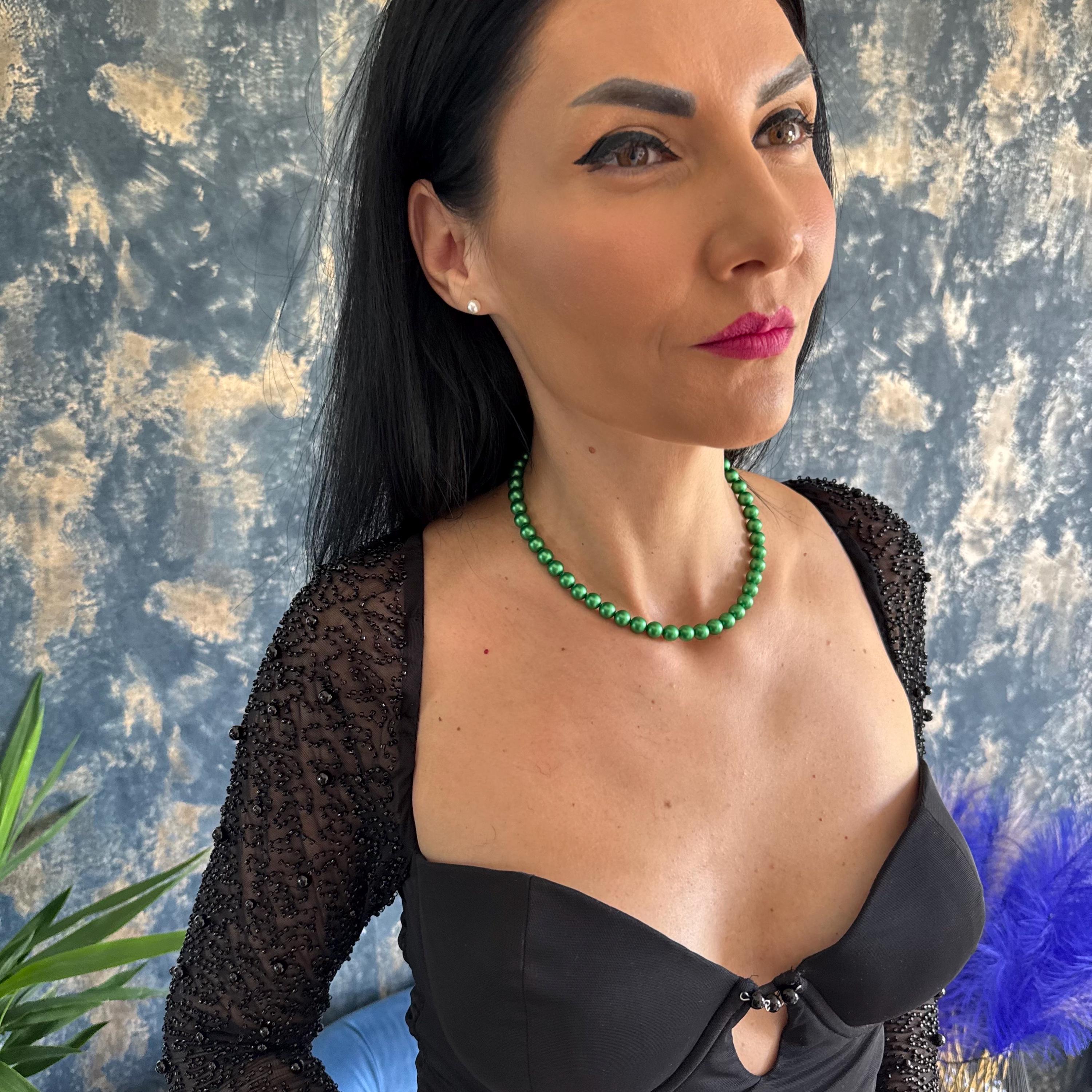 Emerald Pearl Necklace Handmade Crystal Jewelry Premium Quality Design Green Fashion Statement Elegant Accessory Adjustable Length Chain Extension Customizable Size Options Gold Platinum Clasp Formal Event Perfect Gift Idea Special Occasion
