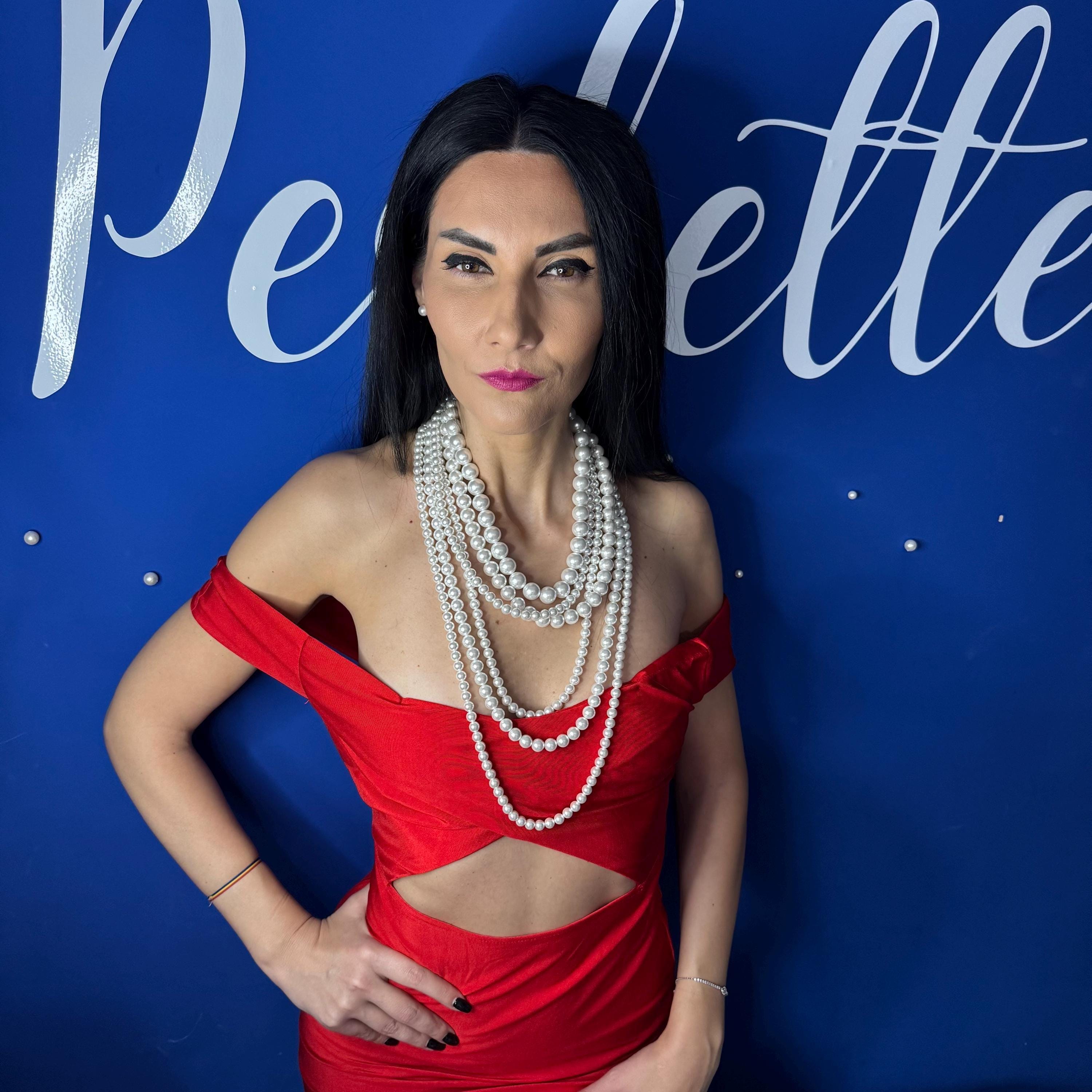 Luxury Gift Necklace Chunky Pearl Collection Oversized Beads Design Cascade Multilayer Construction Statement Piece Wedding Accessory Bridal Jewelry Special Occasion Fashion Elegant Style Classic Look Timeless Design Formal Event