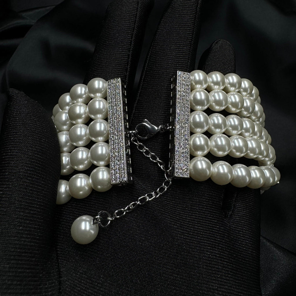 Layered Pearl Choker Necklace Statement Jewelry Wedding Accessory Vimtage Style Luxury Bridal Pearls Gold Metal Shiny Chunky Style Formal