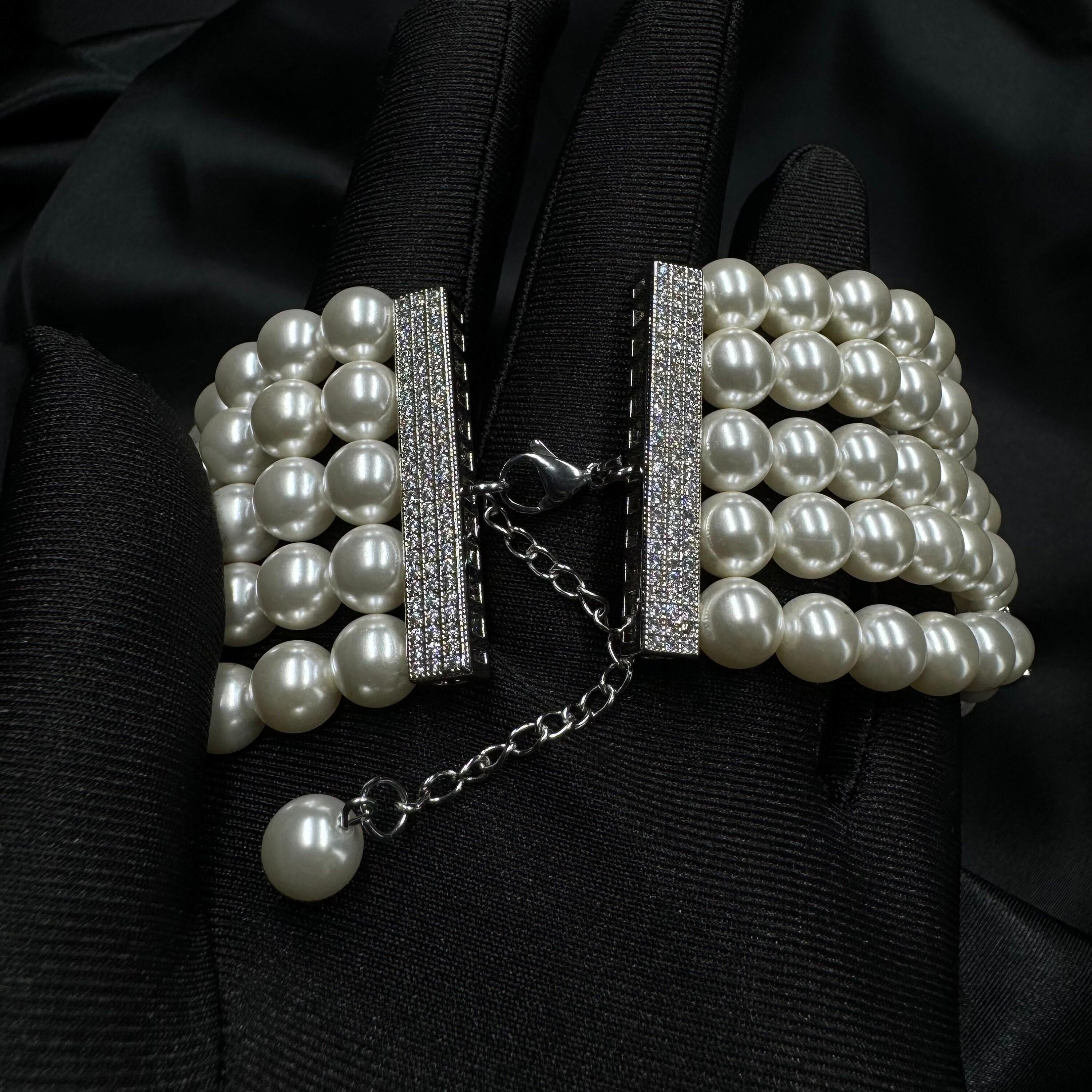 Layered Pearl Choker Necklace Statement Jewelry Wedding Accessory Vimtage Style Luxury Bridal Pearls Gold Metal Shiny Chunky Style Formal