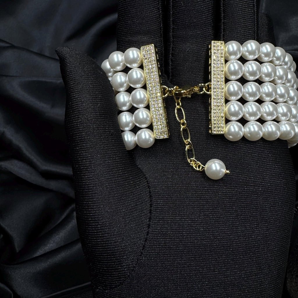 Layered Pearl Choker Necklace Statement Jewelry Wedding Accessory Vimtage Style Luxury Bridal Pearls Gold Metal Shiny Chunky Style Formal