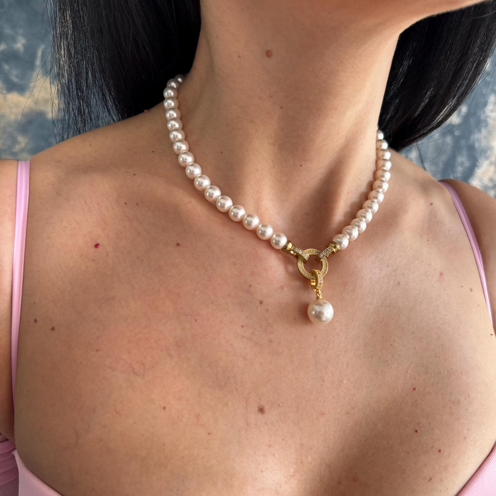 Crystal Pearl Jewelry Gift Wedding Celebration Anniversary Present Birthday Surprise Elegant Pearl Pendant Necklace Formal Evening Accessory Classic Design Statement Piece Beautiful Bridesmaid Gift Luxury Presentation Box Gold Plated Option