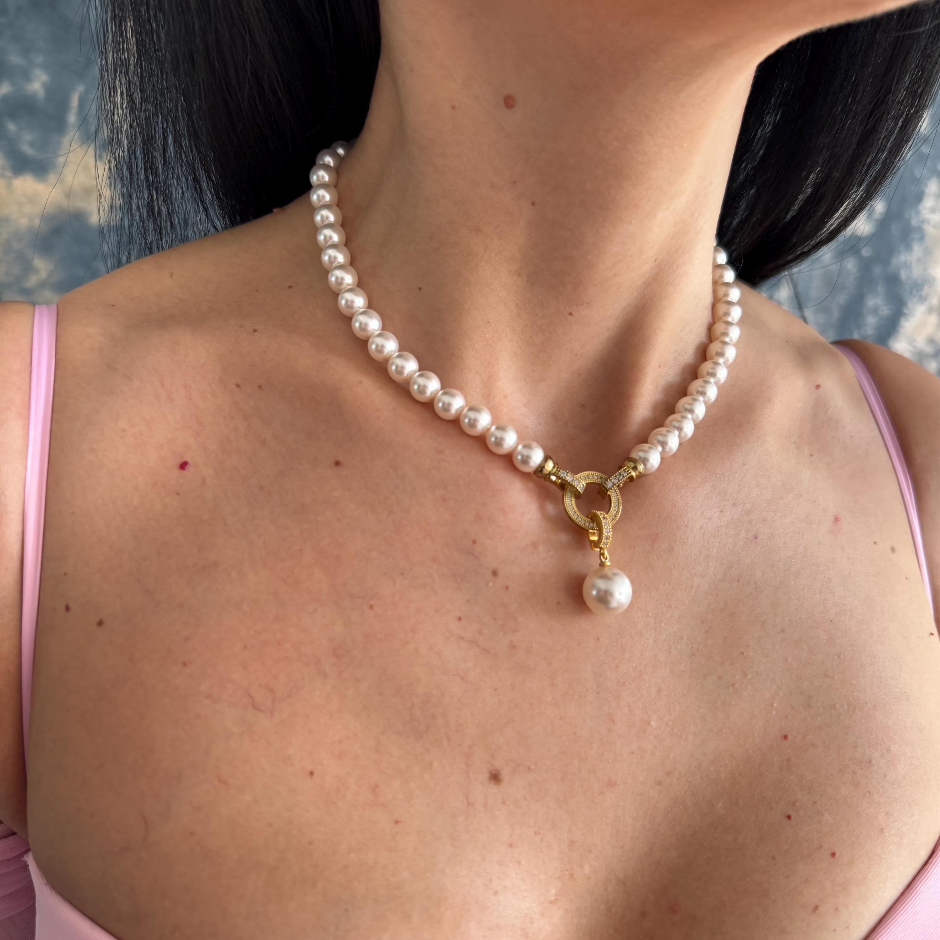 Crystal Pearl Jewelry Gift Wedding Celebration Anniversary Present Birthday Surprise Elegant Pearl Pendant Necklace Formal Evening Accessory Classic Design Statement Piece Beautiful Bridesmaid Gift Luxury Presentation Box Gold Plated Option