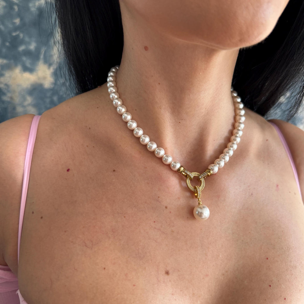Pearl Pendant Necklace Wedding Jewelry Bridal Accessory Elegant Crystal Pearl Design Classic Statement Piece Perfect Bridesmaid Gift Special Occasion Jewelry Formal Evening Wear Gold Plated Clasp Luxury Velvet Box Anniversary Present