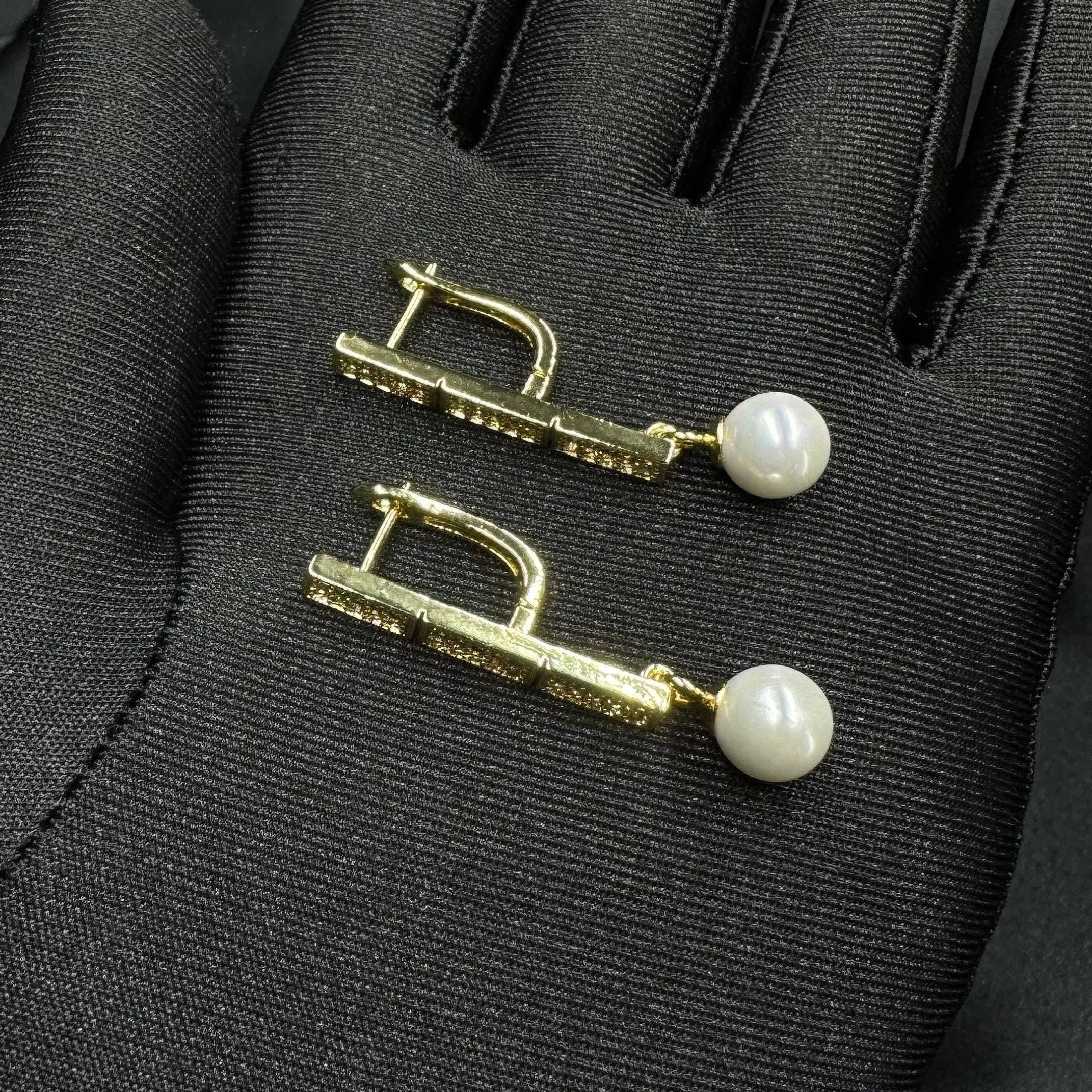 Elegant Pearl Earring Formal Jewelry Wedding Accessory Statement Dangle Design Bridal Collection White Shell Pearl Drop Luxury Piece Gold Plated Setting Zircon Detail Classic Wedding Look Timeless Bride Accessory Special Occasion Essential