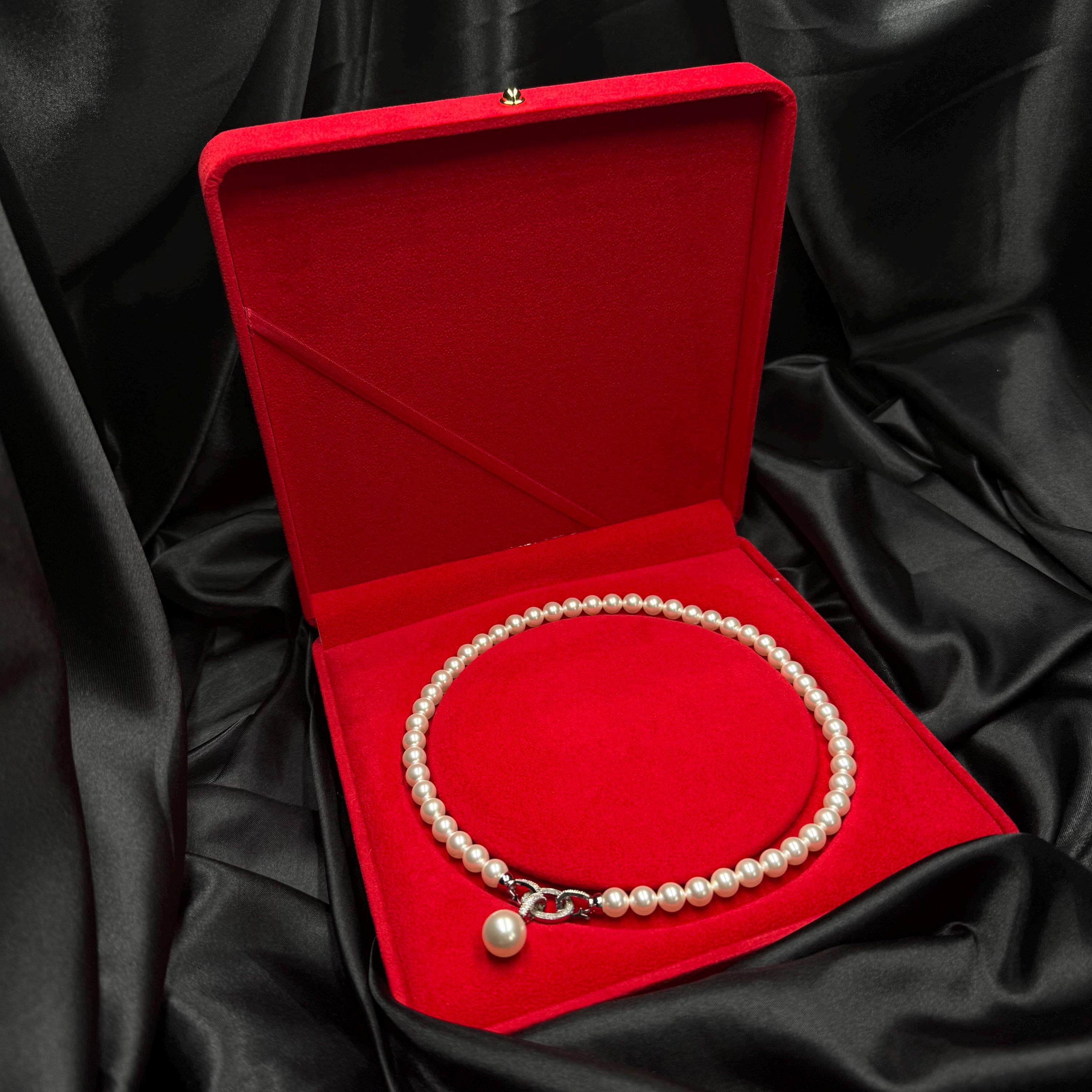Pearl Pendant Necklace Wedding Jewelry Bridal Accessory Elegant Crystal Pearl Design Classic Statement Piece Perfect Bridesmaid Gift Special Occasion Jewelry Formal Evening Wear Gold Plated Clasp Luxury Velvet Box Anniversary Present