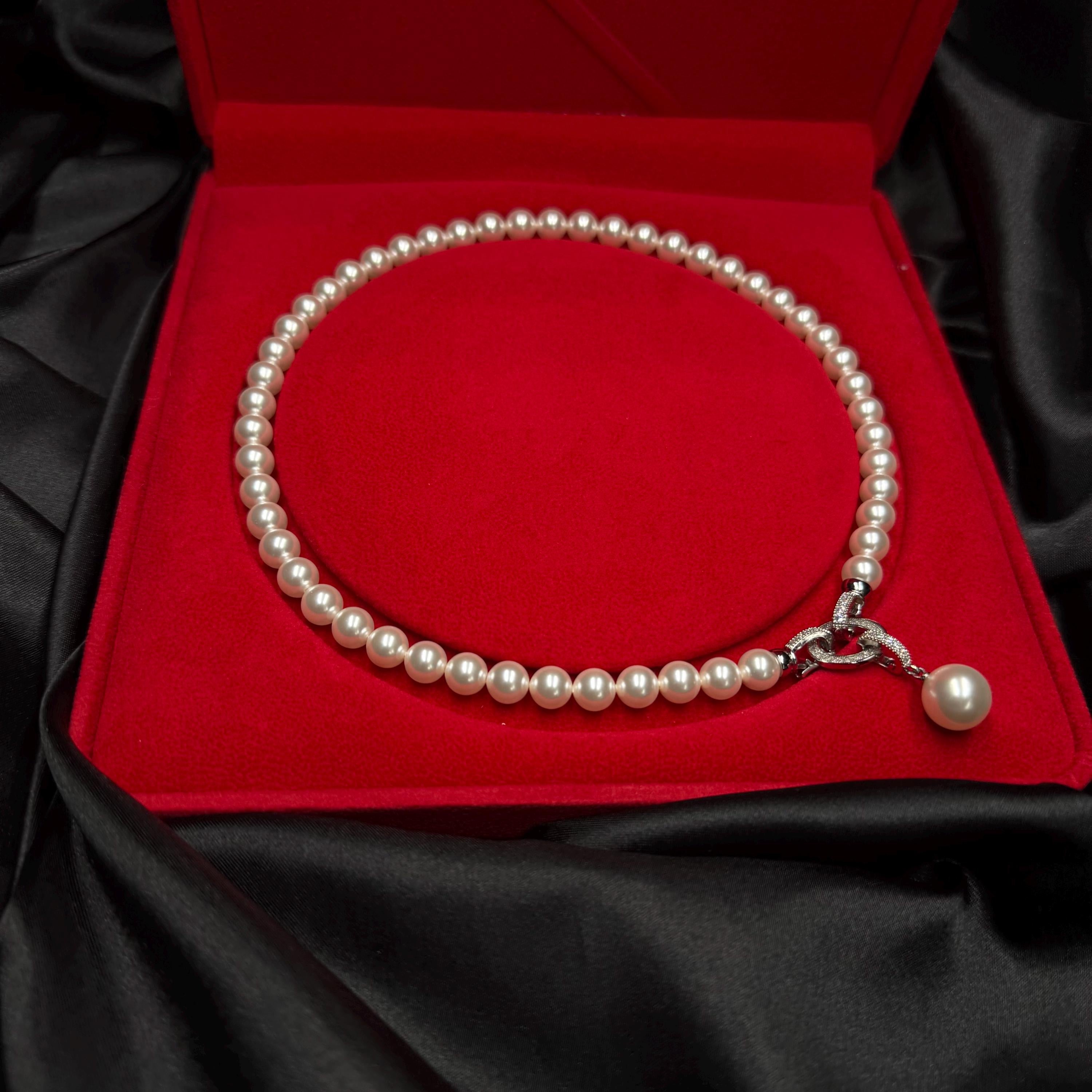 Pearl Pendant Necklace Wedding Jewelry Bridal Accessory Elegant Crystal Pearl Design Classic Statement Piece Perfect Bridesmaid Gift Special Occasion Jewelry Formal Evening Wear Gold Plated Clasp Luxury Velvet Box Anniversary Present