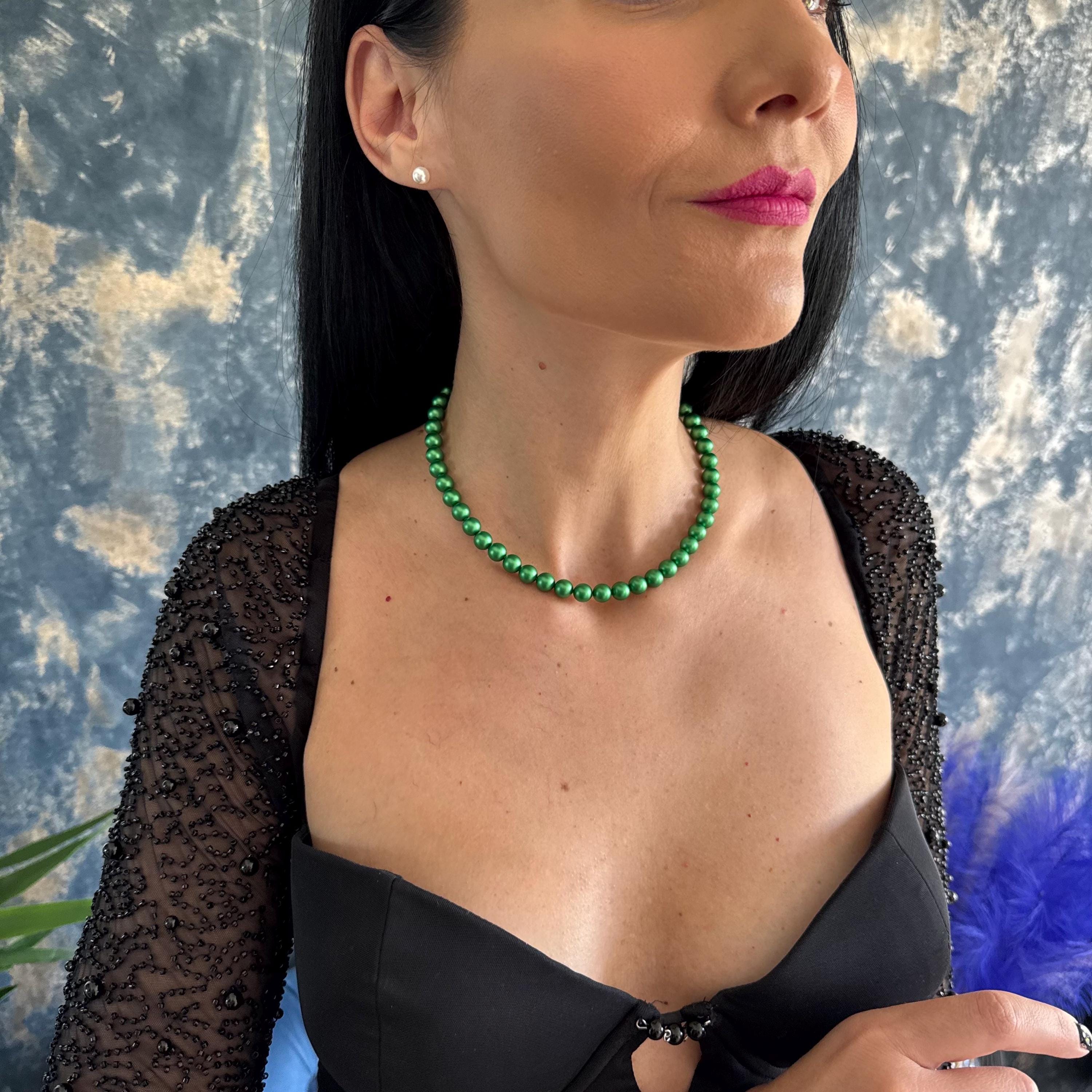 Emerald Pearl Necklace Handmade Crystal Jewelry Premium Quality Design Green Fashion Statement Elegant Accessory Adjustable Length Chain Extension Customizable Size Options Gold Platinum Clasp Formal Event Perfect Gift Idea Special Occasion