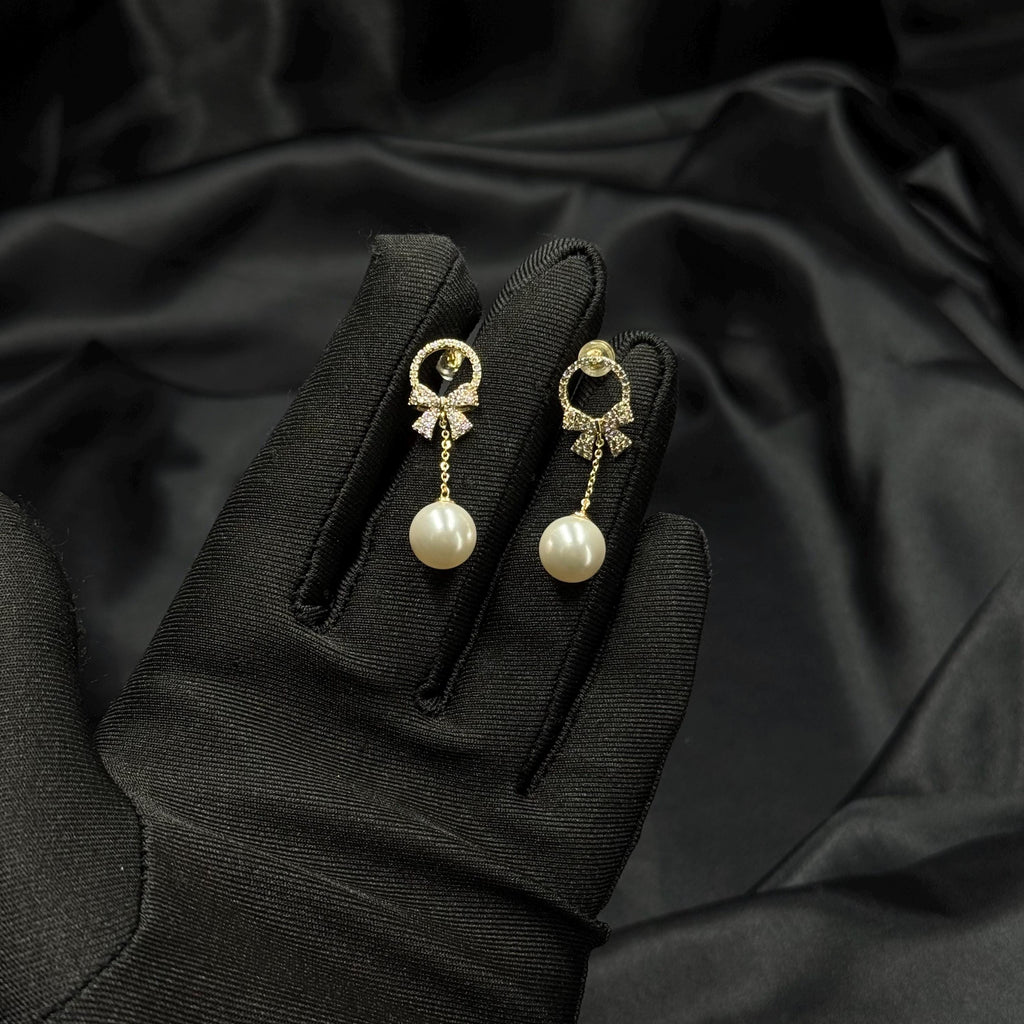 Pearl Wedding Earring Bridal Jewelry Gift Idea Elegant Design Classic Sparkly Accessory Formal Day Statement Dangle Drop Bridesmaid Bride