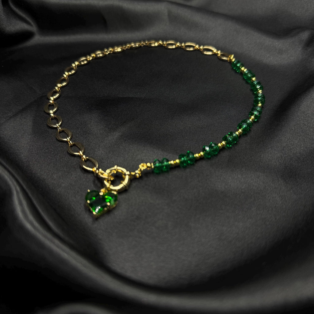 Gold Chain Choker Emerald Crystal Beads Heart Pendant Design Dainty Statement Necklace Elegant Womens Jewelry Fashion Forward Accessory Trendy Layering Piece Premium Quality Construction Sophisticated Style Collection Perfect Gift Idea