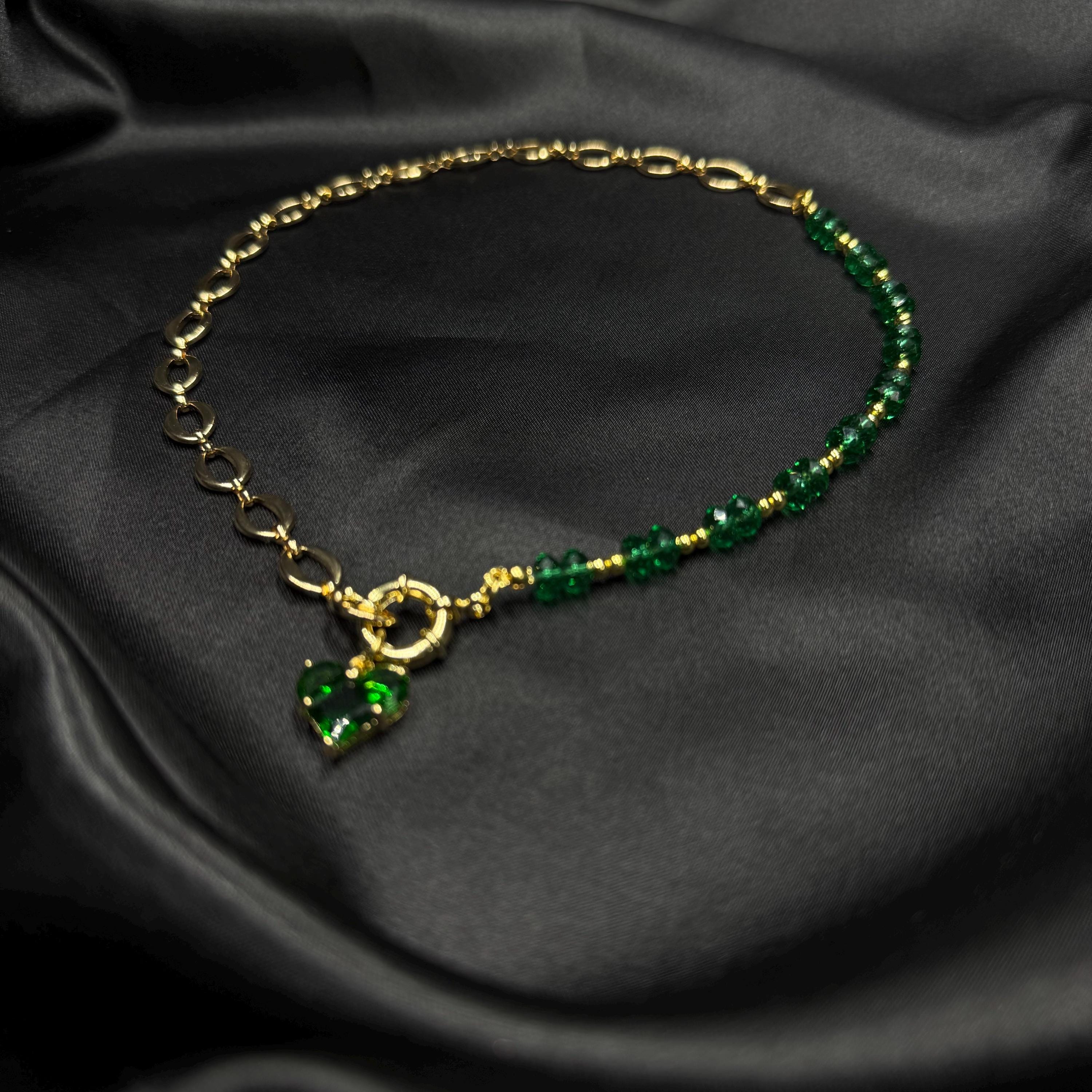 Gold Chain Choker Emerald Crystal Beads Heart Pendant Design Dainty Statement Necklace Elegant Womens Jewelry Fashion Forward Accessory Trendy Layering Piece Premium Quality Construction Sophisticated Style Collection Perfect Gift Idea