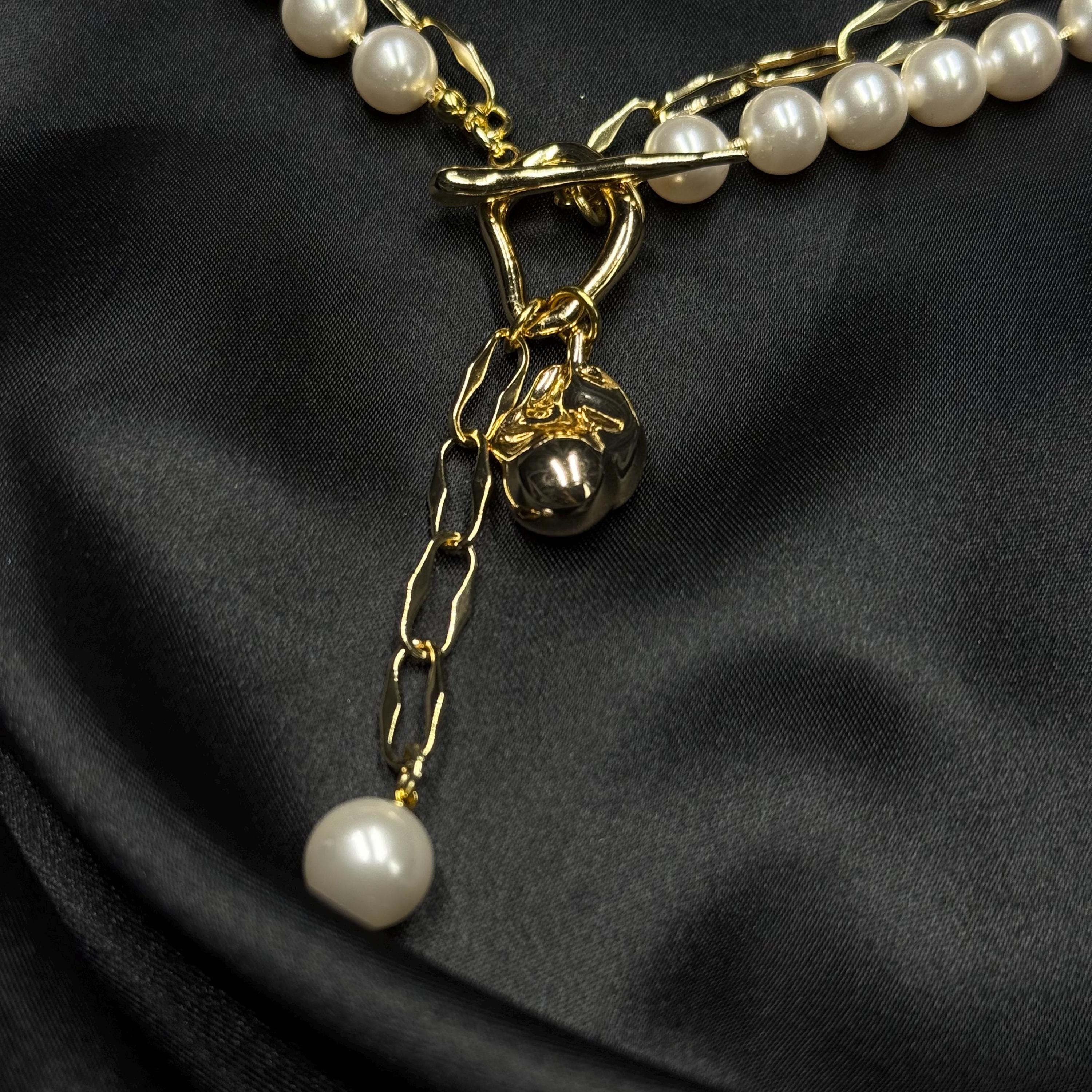 Wedding Accessory Collection Pearl Crystal Necklace Gold Plated Design Elegant Jewelry Piece Toggle Clasp Feature Dainty Chain Construction Teardrop Pendant Detail Classic Style Element Bridal Essential Perfect Gift Idea Premium Quality