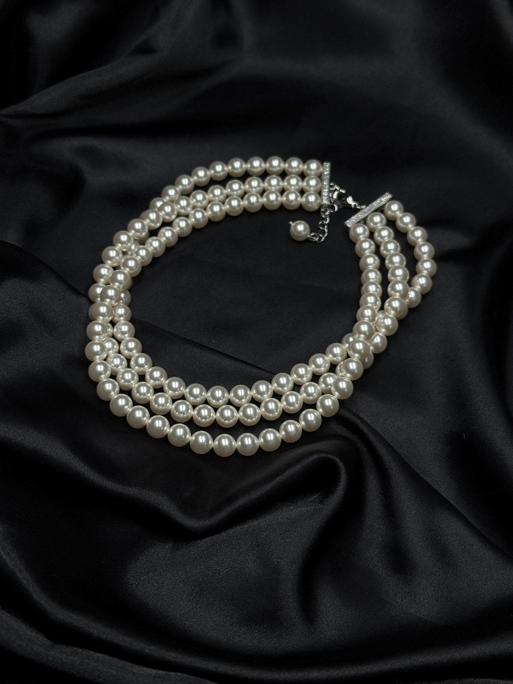 Bridal Pearl Choker Necklace Wedding Jewelry for Bride Multi-Strand White Pearl Choker Elegant Vintage Ivory Bridal Accessory Classic Collar
