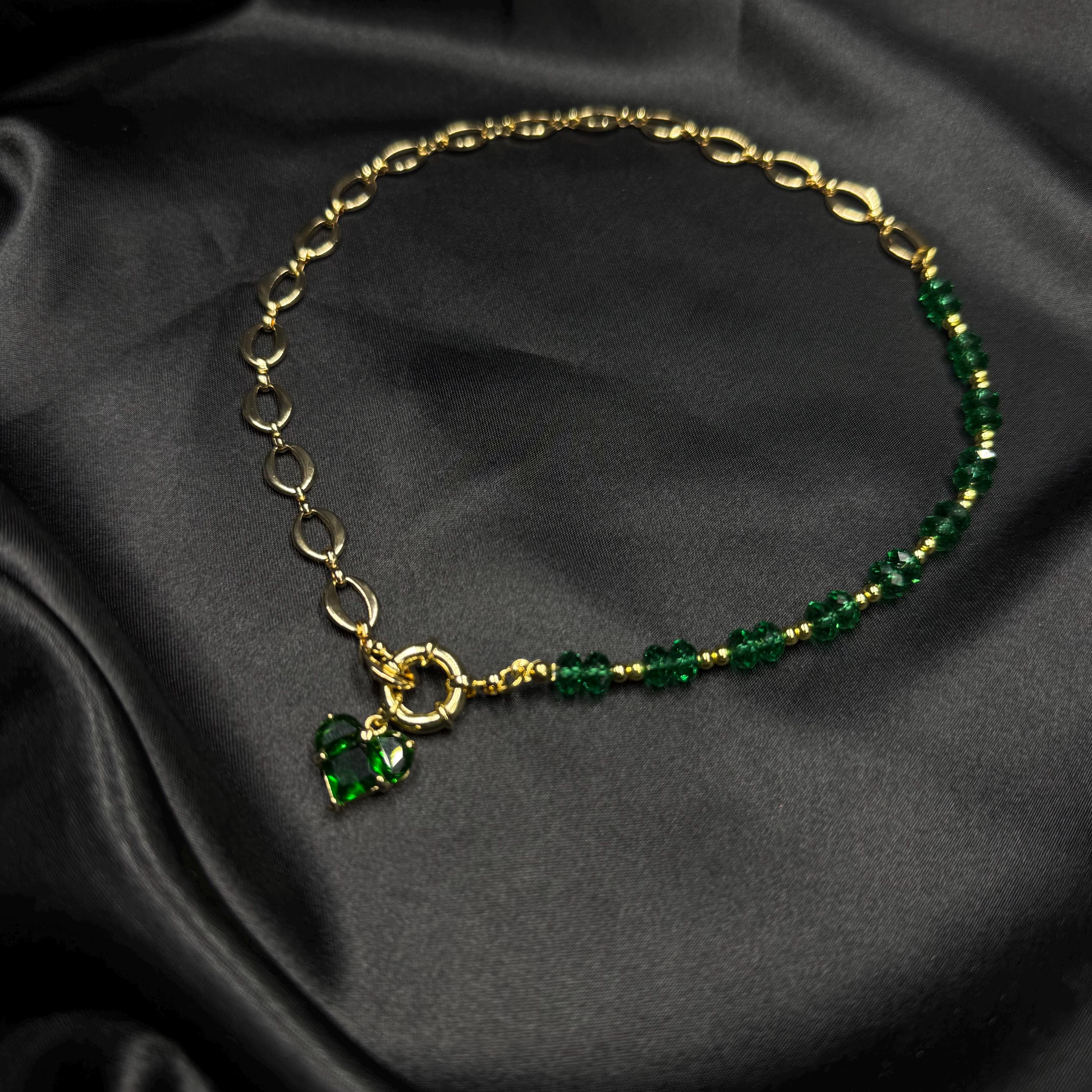 Gold Chain Choker Emerald Crystal Beads Heart Pendant Design Dainty Statement Necklace Elegant Womens Jewelry Fashion Forward Accessory Trendy Layering Piece Premium Quality Construction Sophisticated Style Collection Perfect Gift Idea
