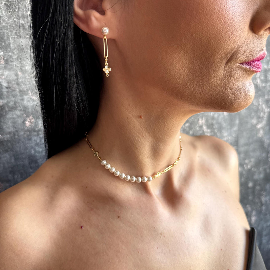 Y Drop Lariat Necklace Pearl And Gold Chain Design Versatile Layering Jewelry Statement Piece Crystal Pearl Strand Paperclip Chain Style Clover Charm Accent Modern Elegant Necklace Bridal Wedding Accessory Formal Event Jewelry Luxury Gift