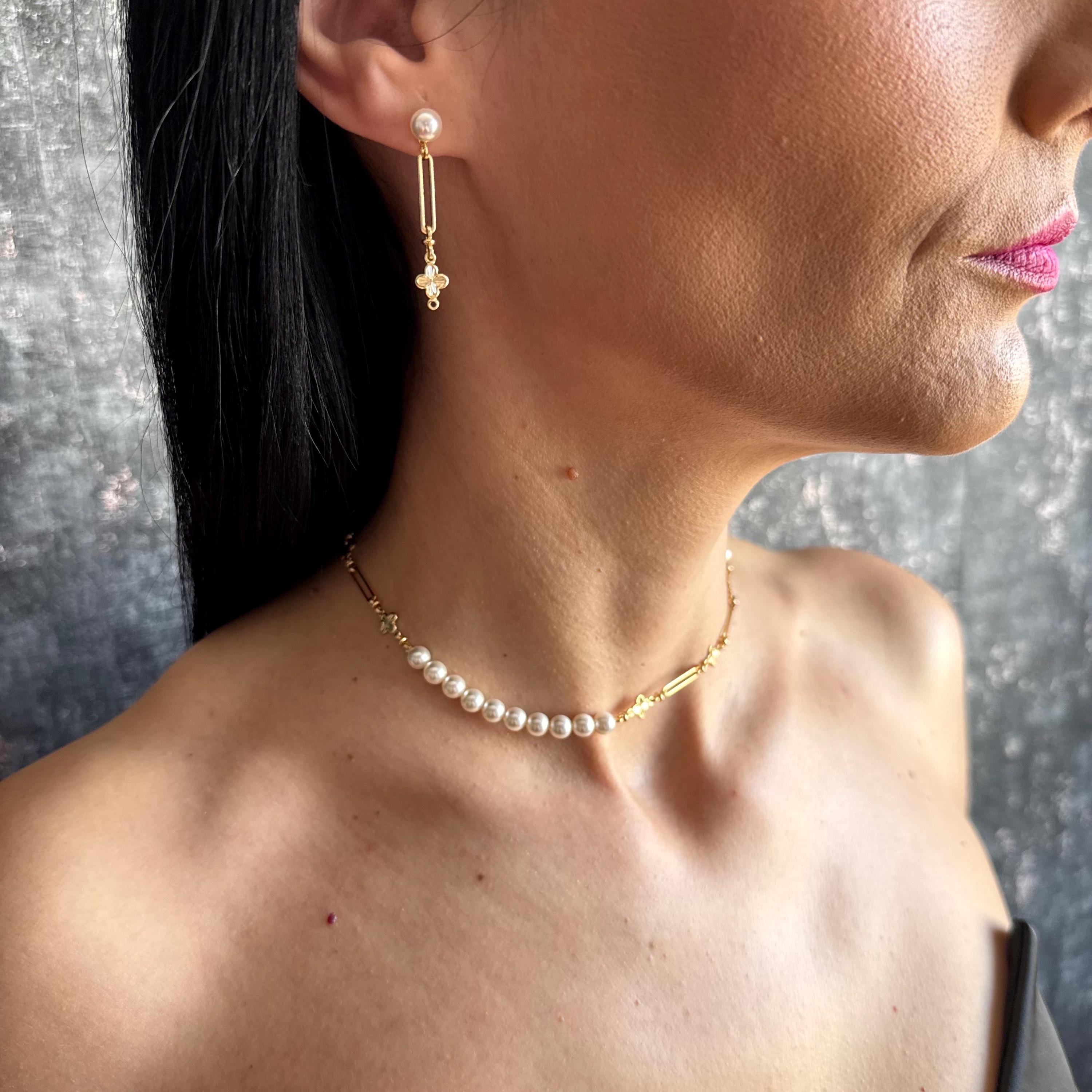Y Drop Lariat Necklace Pearl And Gold Chain Design Versatile Layering Jewelry Statement Piece Crystal Pearl Strand Paperclip Chain Style Clover Charm Accent Modern Elegant Necklace Bridal Wedding Accessory Formal Event Jewelry Luxury Gift