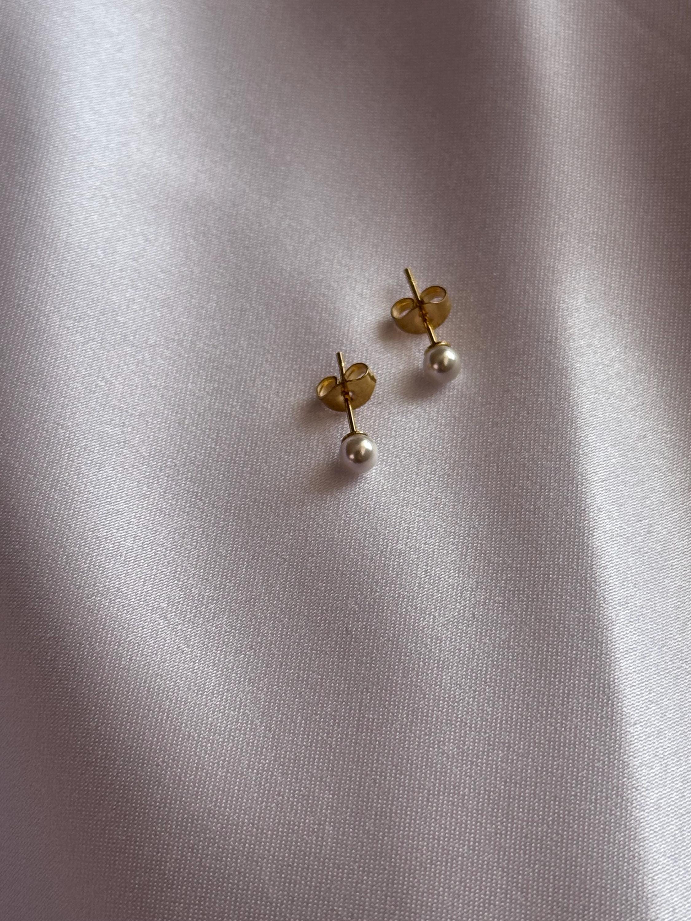 Bridesmaid Gift Set Pearl Stud Earrings Elegant Wedding Jewelry Crystal Pearl Design Handmade Accessory Dainty Gold Posts Beautiful Presentation Pouch Perfect Bridal Party Present White Pearl Collection Timeless Style Formal Occasion