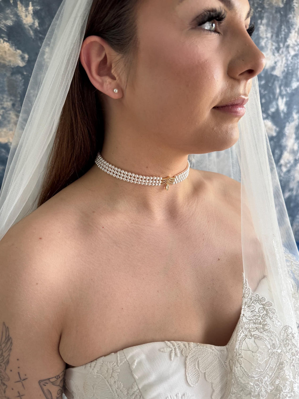 Dainty Pearl Earrings Everyday Elegant Jewelry Crystal Stud Design Gold Post Earring Minimalist Style Simple Fashion Accessory Versatile Wardrobe Essential White Pearl Collection Handmade Jewelry Piece Delicate Feminine Look Timeless