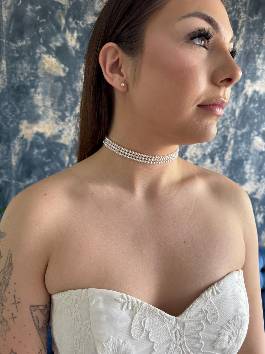 Dainty Pearl Earrings Everyday Elegant Jewelry Crystal Stud Design Gold Post Earring Minimalist Style Simple Fashion Accessory Versatile Wardrobe Essential White Pearl Collection Handmade Jewelry Piece Delicate Feminine Look Timeless