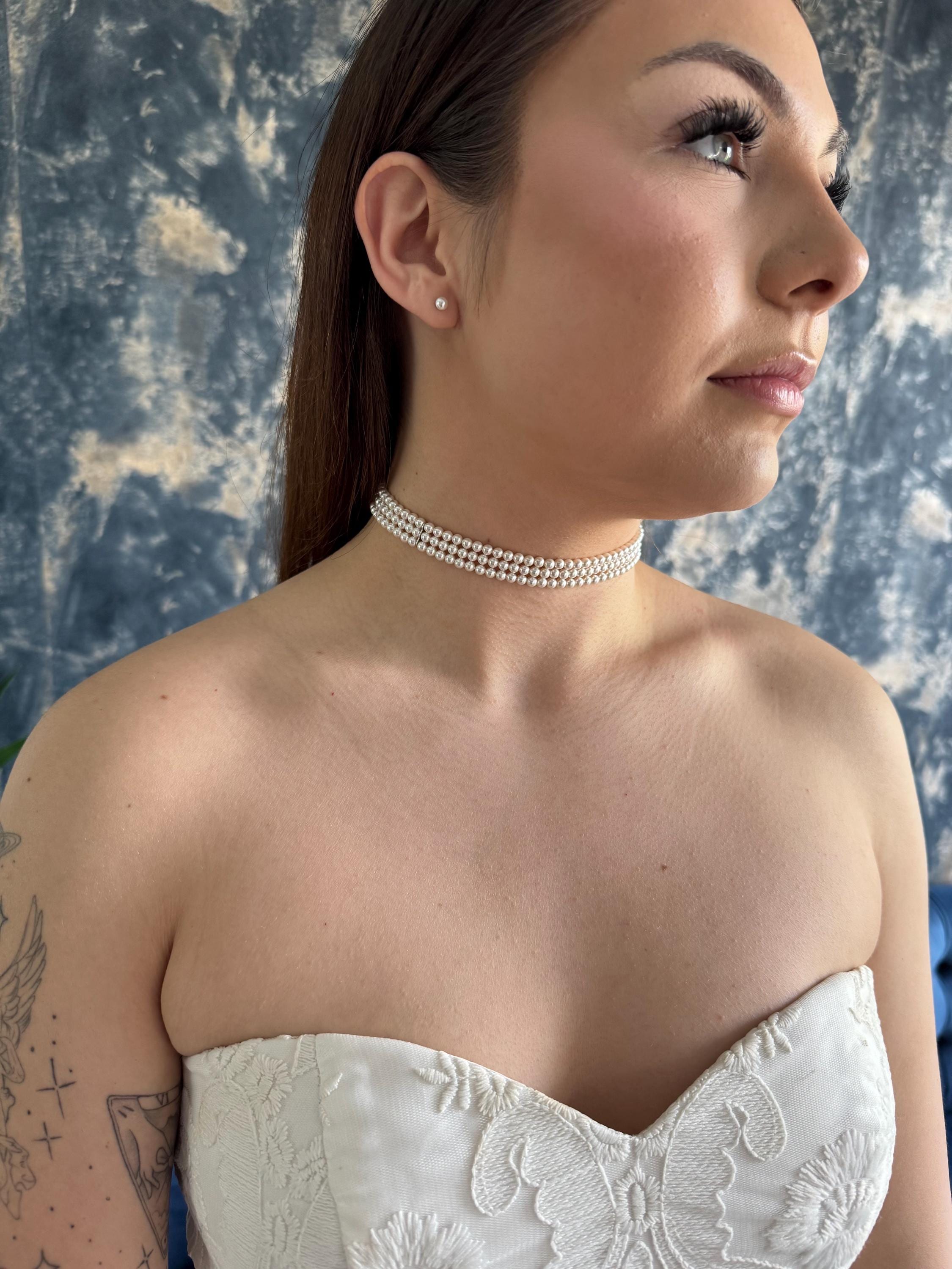 Dainty Pearl Earrings Everyday Elegant Jewelry Crystal Stud Design Gold Post Earring Minimalist Style Simple Fashion Accessory Versatile Wardrobe Essential White Pearl Collection Handmade Jewelry Piece Delicate Feminine Look Timeless