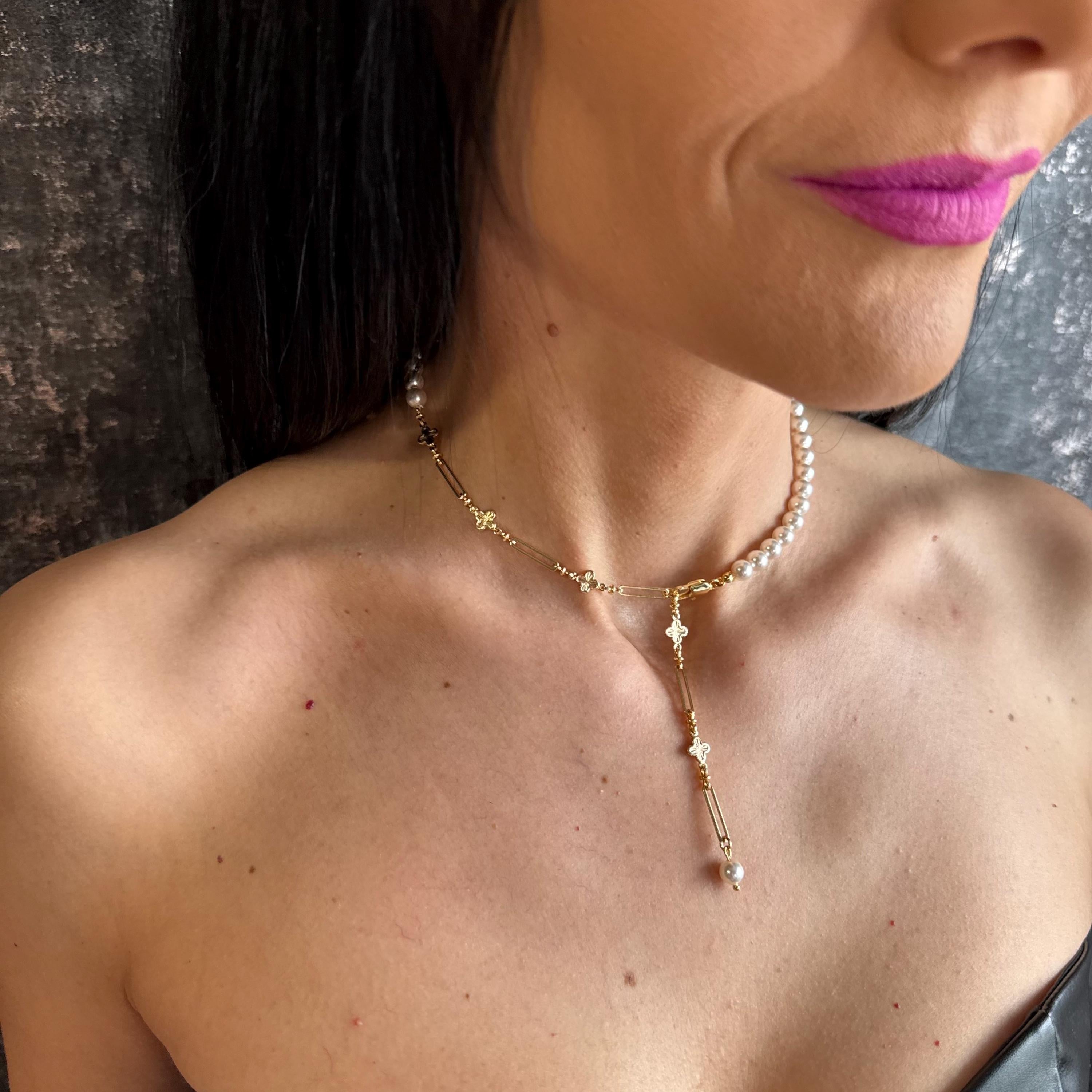 Luxury Pearl Lariat Necklace Gold Paperclip Chain Design Bridal Wedding Jewelry Statement Piece Crystal Pearl Strand Clover Charm Accent Four Petal Detail Y Drop Style Formal Event Accessory Elegant Necklace Gift Anniversary Present Modern