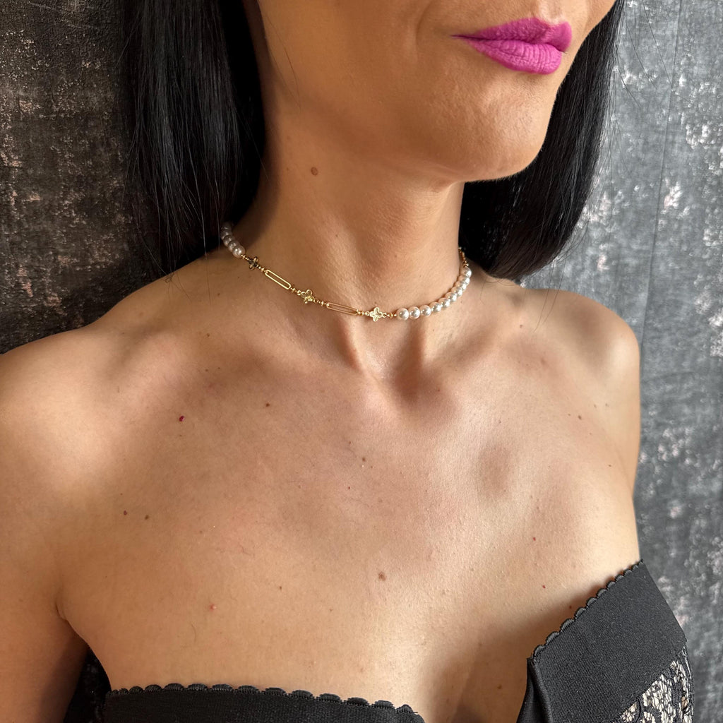Gold Paperclip Chain Necklace Pearl Lariat Design Asymmetric Style Statement Jewelry Piece Clover Charm Detail Four Petal Accent Crystal Pearl Strand Y Drop Necklace Modern Elegant Accessory Bridal Wedding Gift Formal Occasion Jewelry