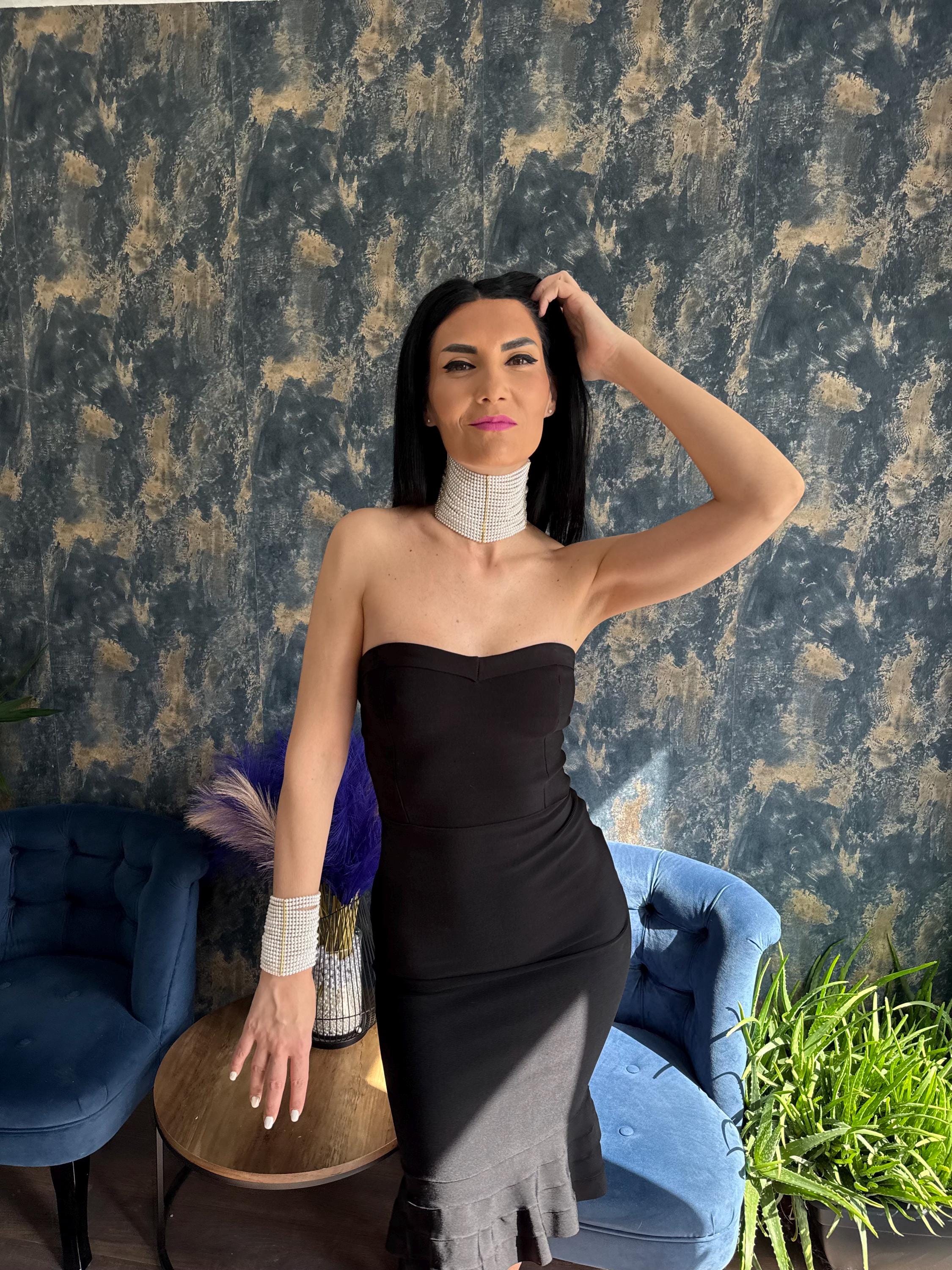 Statement Necklace Layered Pearl Choker Wide Collar Design Multi Strand Wedding Jewelry Elegant White Pearls Handmade Formal Accessory Bold Evening Gala Necklace Luxury Gift Bride Sophisticated Style Ceremony Jewelry Collection Dramatic