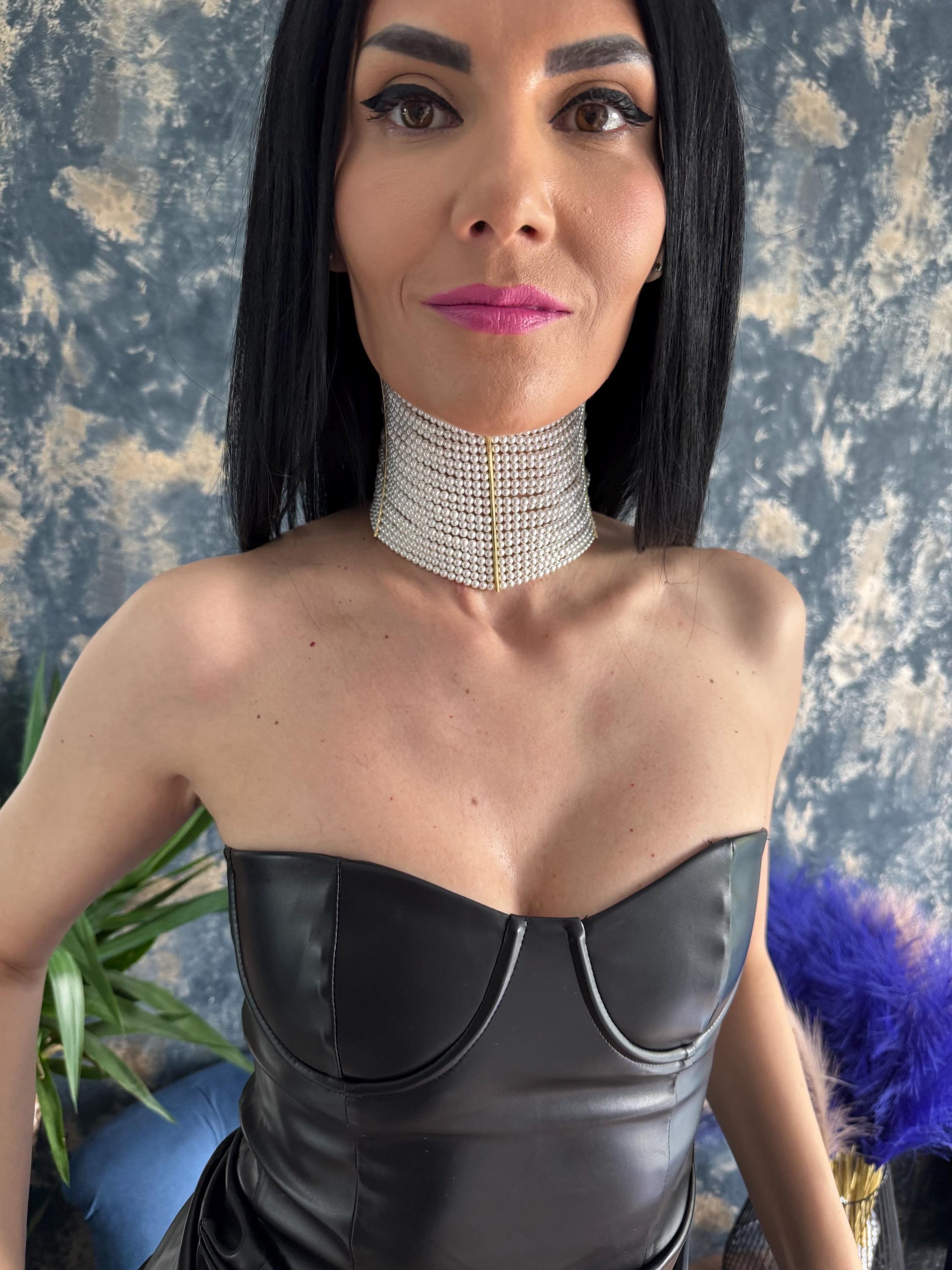 Statement Necklace Layered Pearl Choker Wide Collar Design Multi Strand Wedding Jewelry Elegant White Pearls Handmade Formal Accessory Bold Evening Gala Necklace Luxury Gift Bride Sophisticated Style Ceremony Jewelry Collection Dramatic